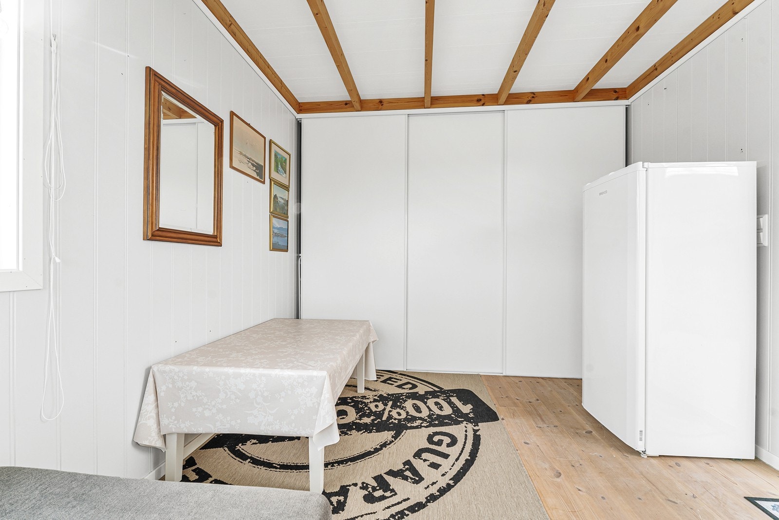 Dette gir en perfekt mulighet til å trekke seg litt tilbake for ro og alenetid, eller brukes som et ekstra oppholdsrom for gjester. Galleribilde