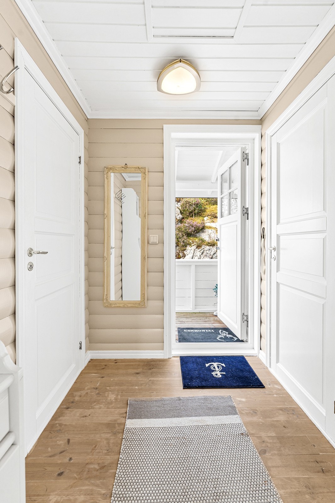 Her får man en praktisk og ryddig start på opplevelsen av hytten. Galleribilde