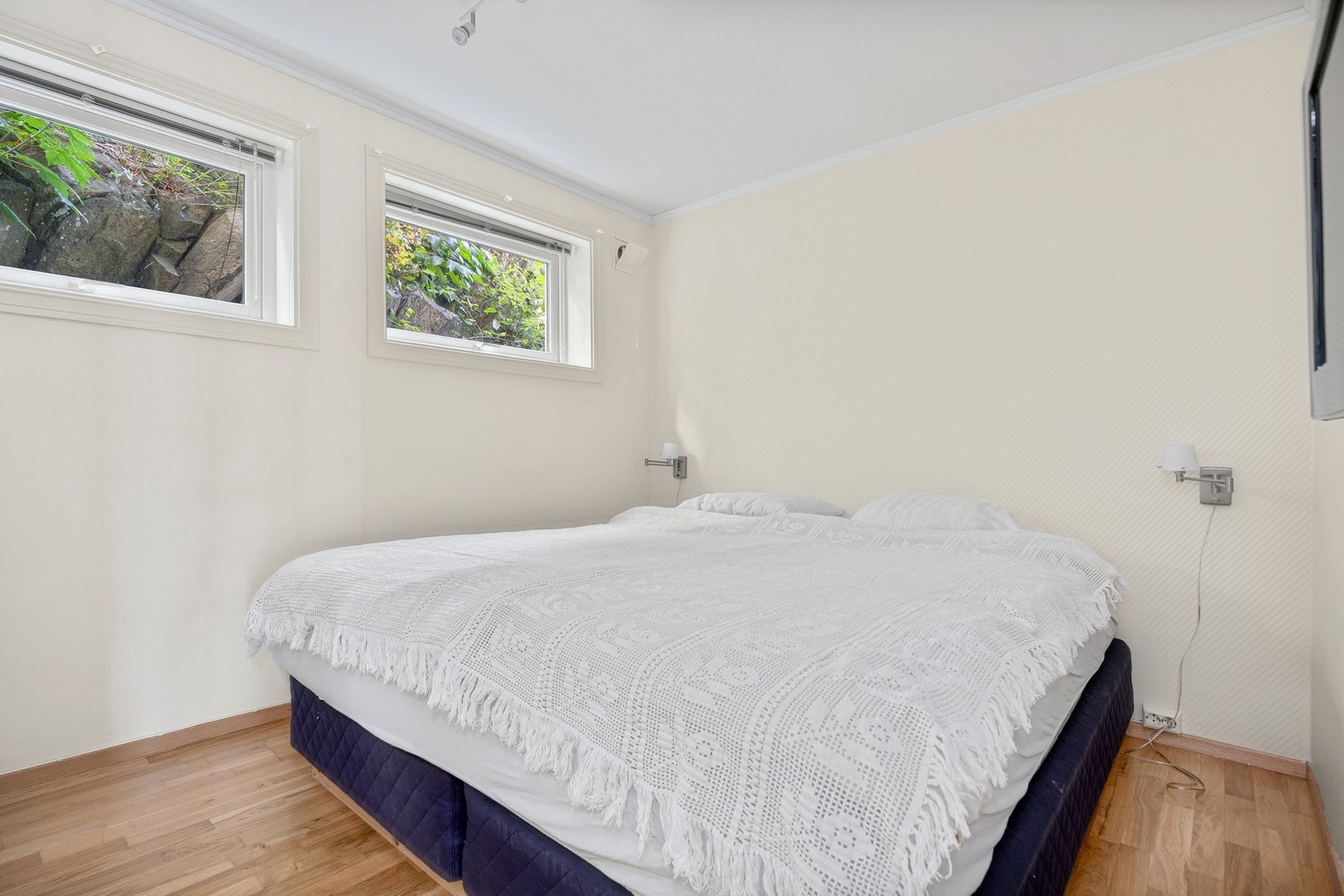 Stort hovedsoverom som ligger tilbaketrukket til. Galleribilde