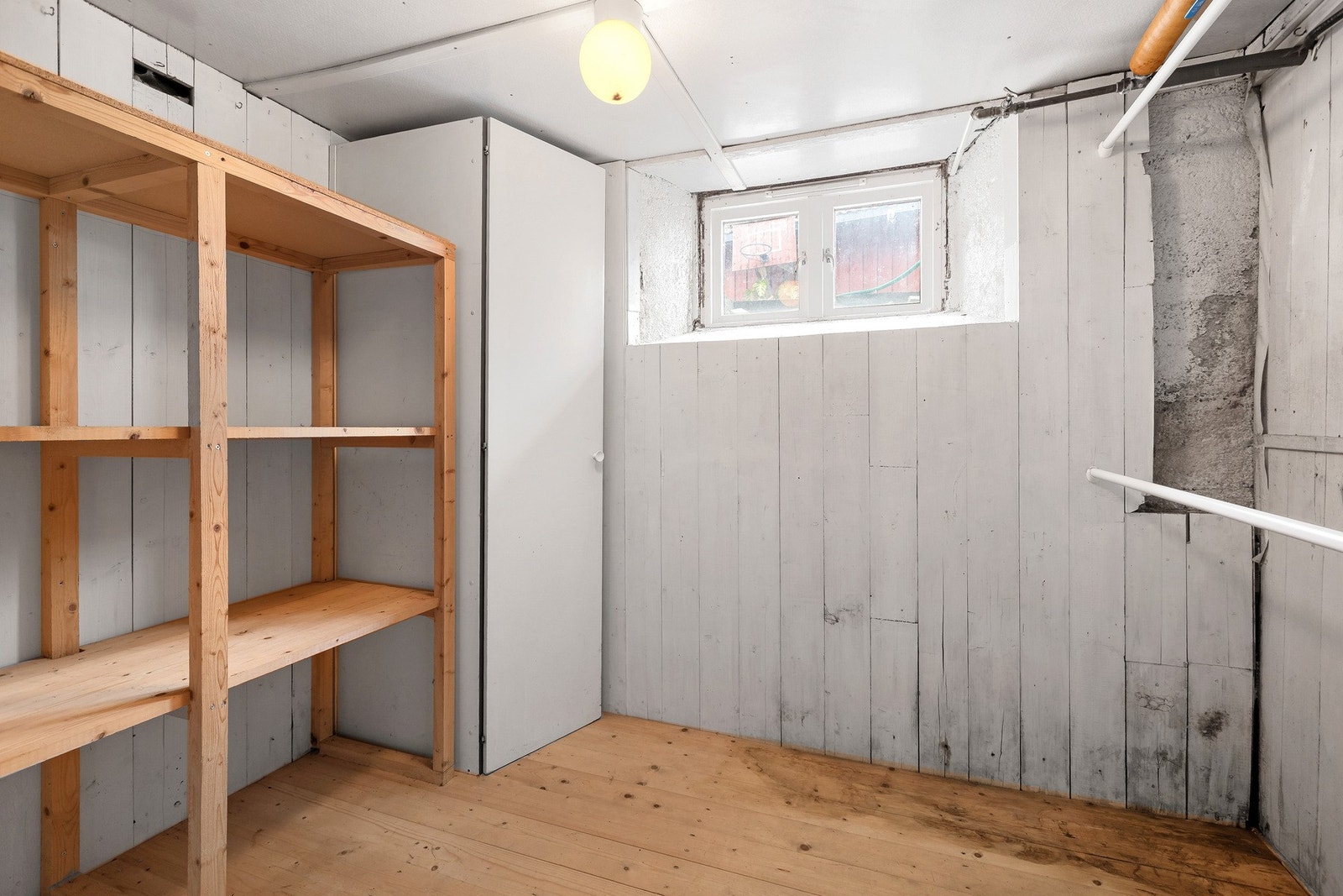 Et av flere bodrom i kjeller. Galleribilde