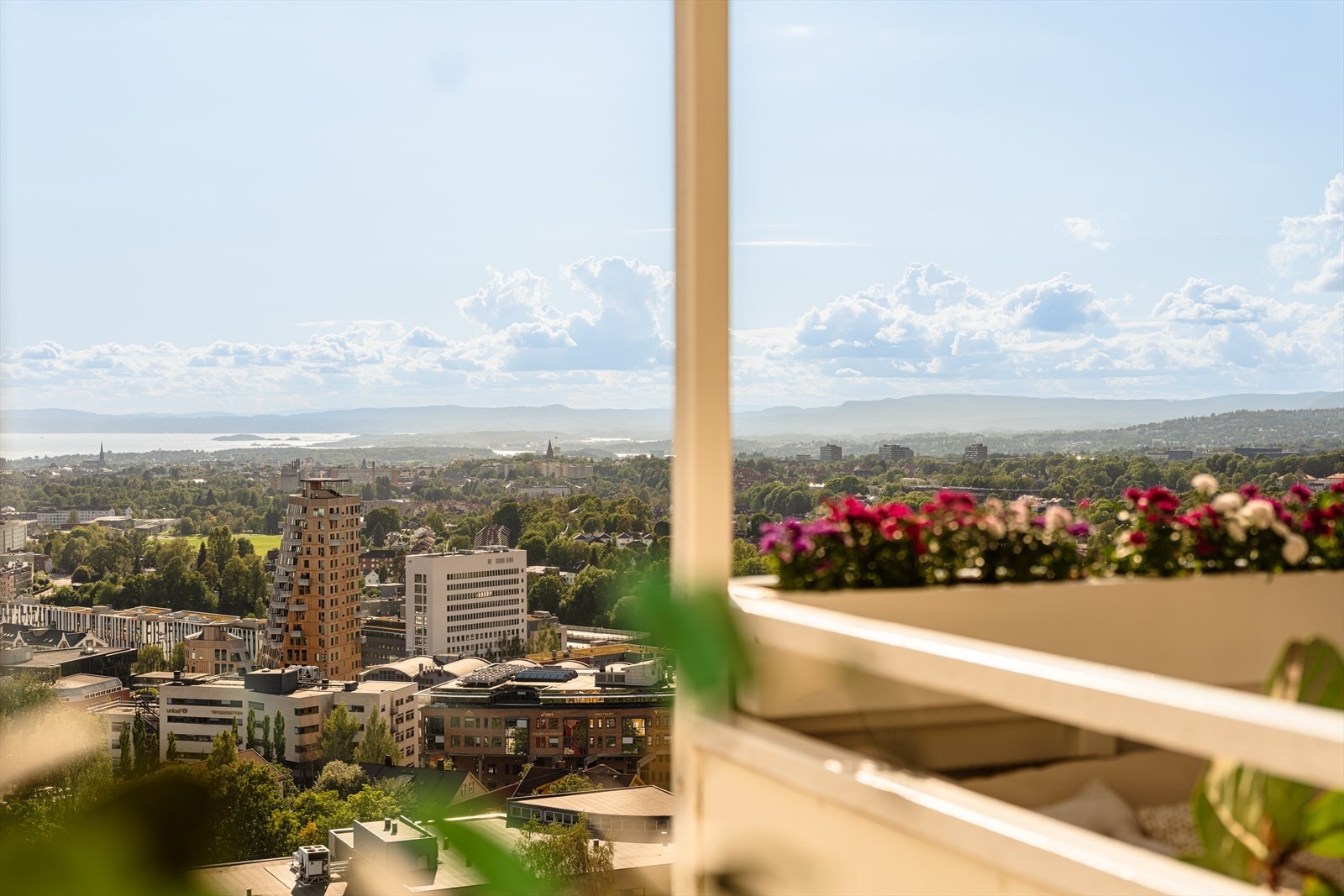 Her har man panoramautsikt over hele byen Galleribilde