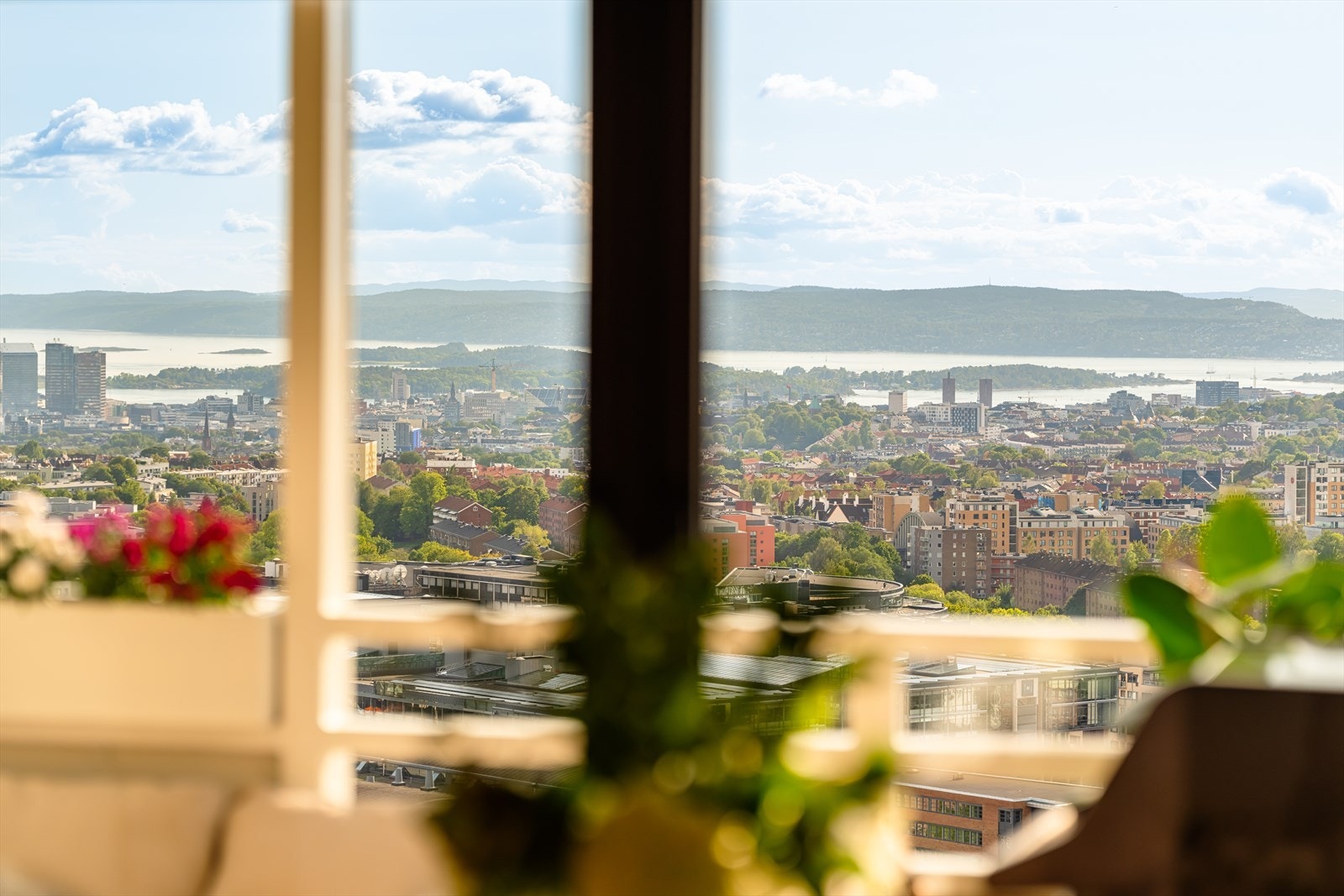 Utsikten har man fra alle rommene i hele boligen Galleribilde