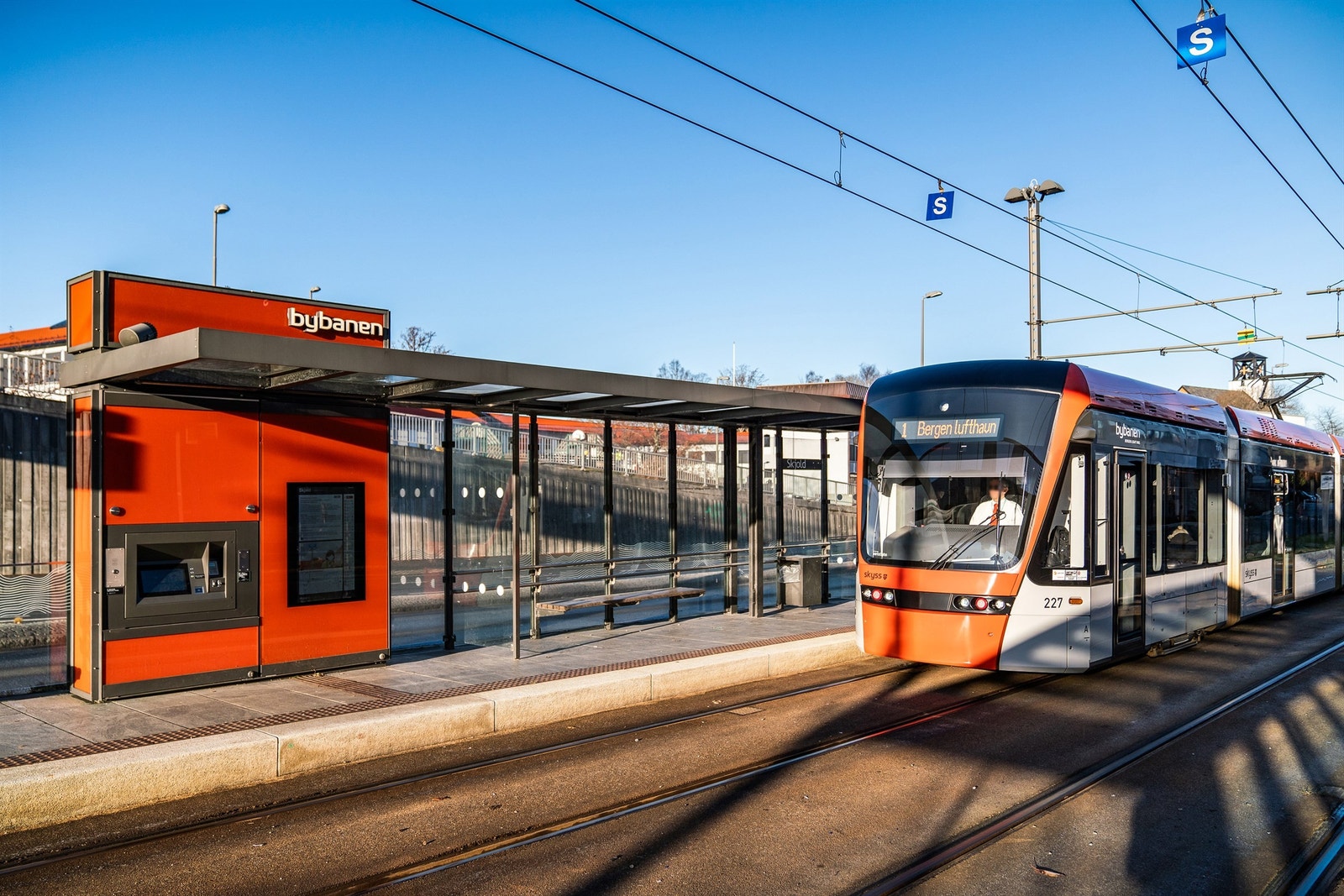 Bybanen sitt nærmeste stopp ligger 5 minutter unna til fots Galleribilde