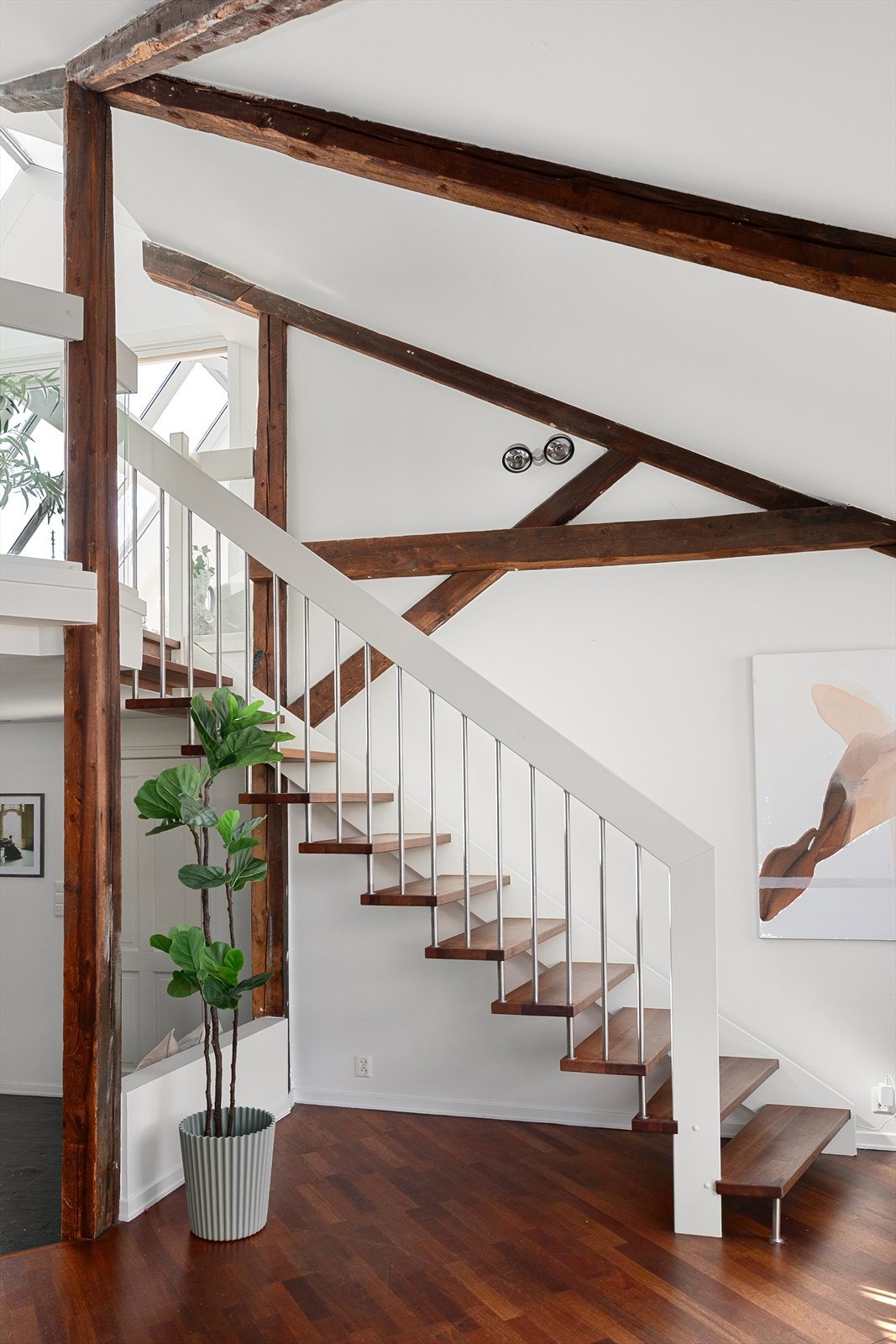 I denne leiligheten opplever du en helt spesiell romfølelse! Galleribilde