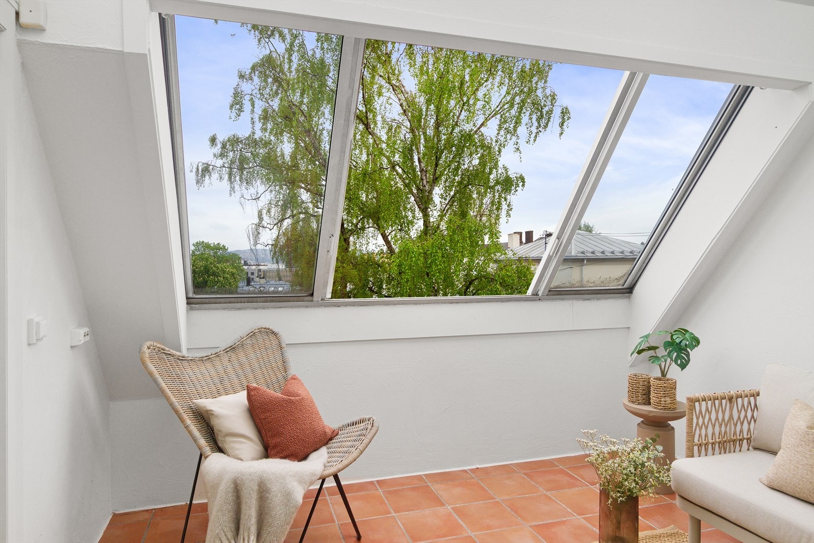 Fra takterrassen/vinterhagen kan du nyte flott utsyn og ingen innsyn Galleribilde