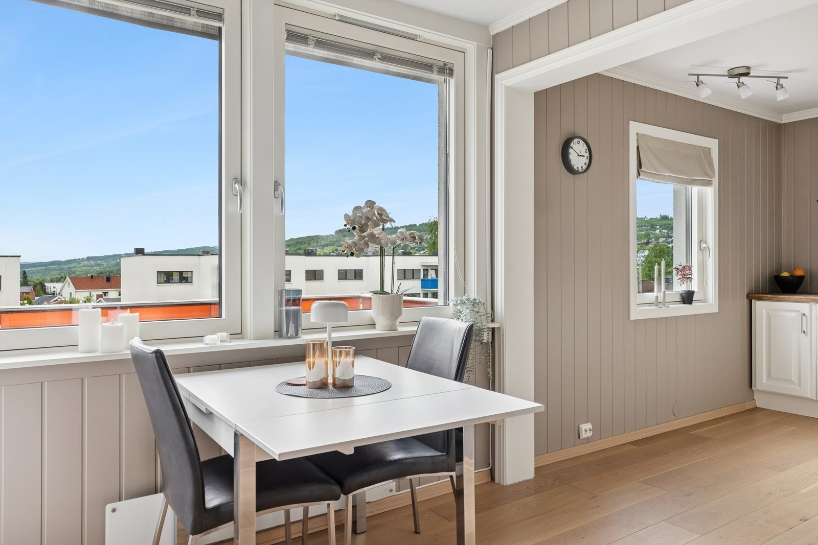 Stilren 3-roms toppleilighet med attraktiv beliggenhet på Kallerud Galleribilde