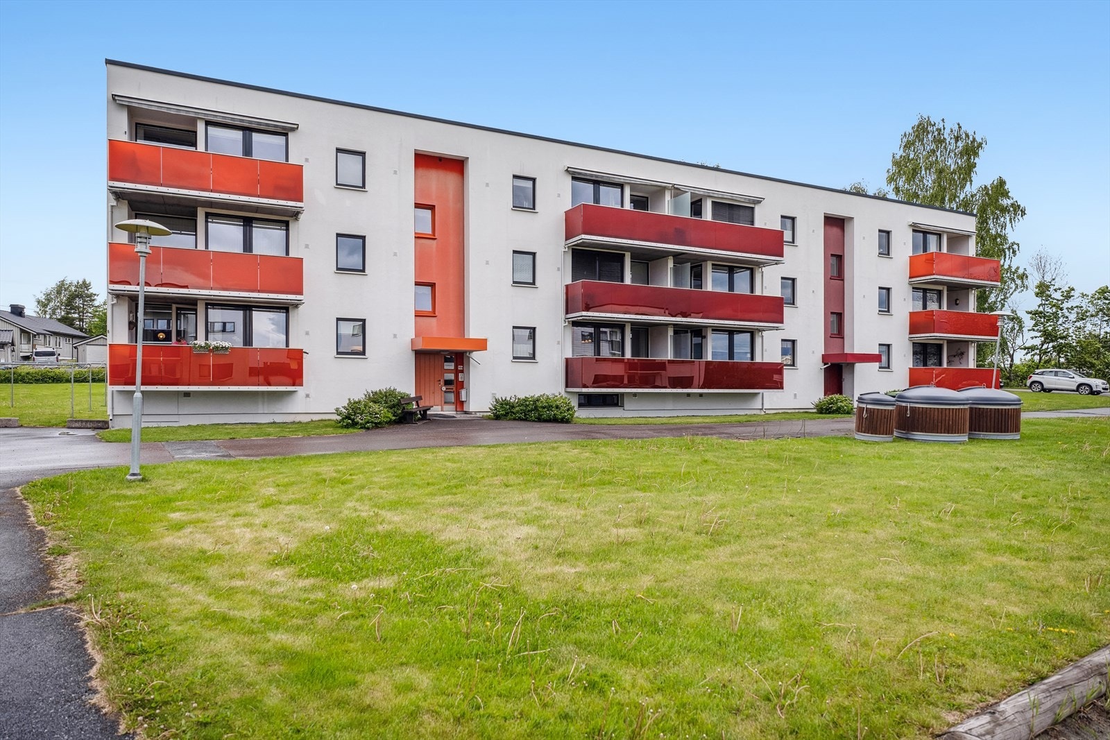 Eiendommen har en har en meget fin beliggenhet på Kallerud i et veletablert område. Galleribilde