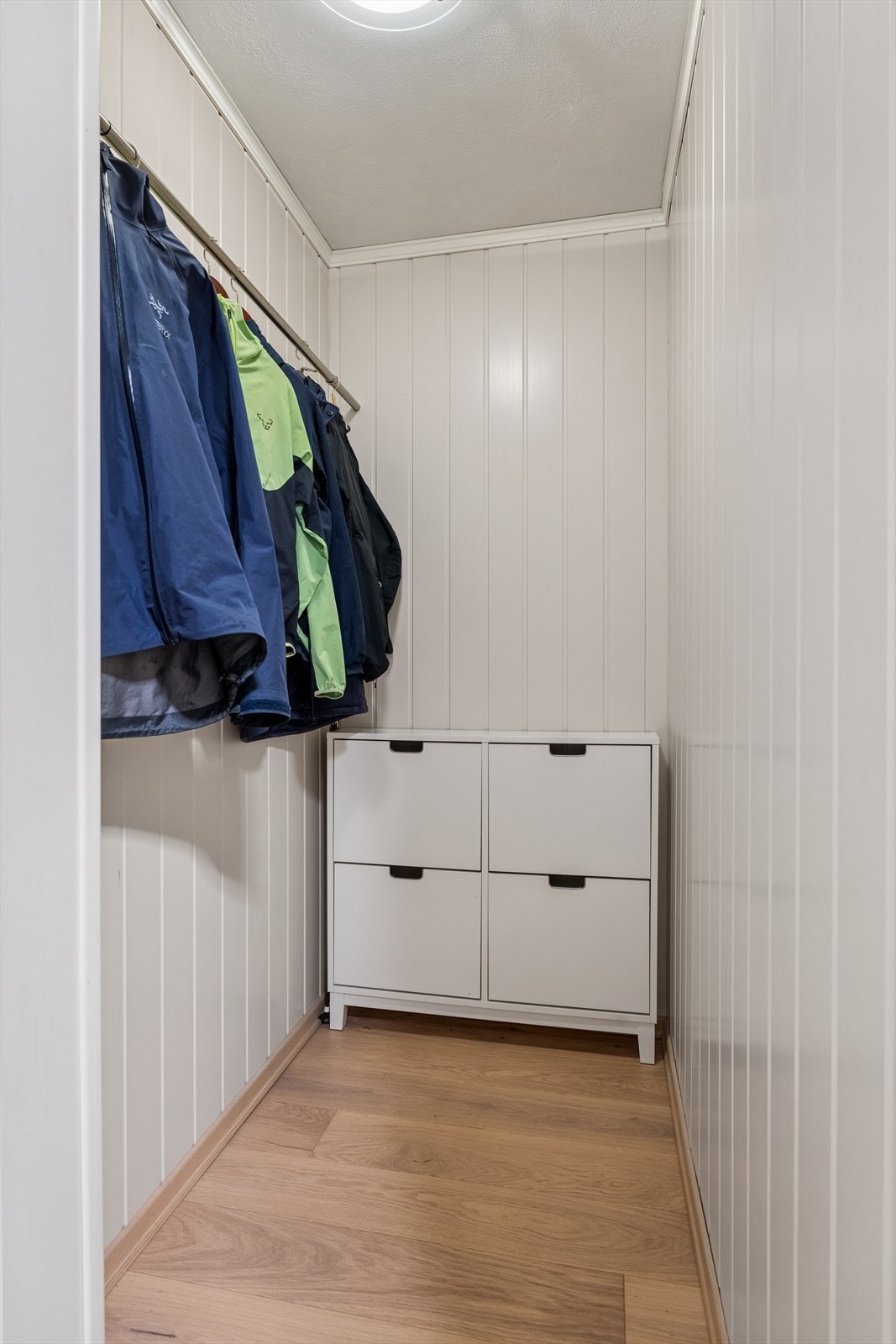 Leiligheten har gode lagringsmuligheter med både innvendig bod og en romslig kjellerbod. Galleribilde