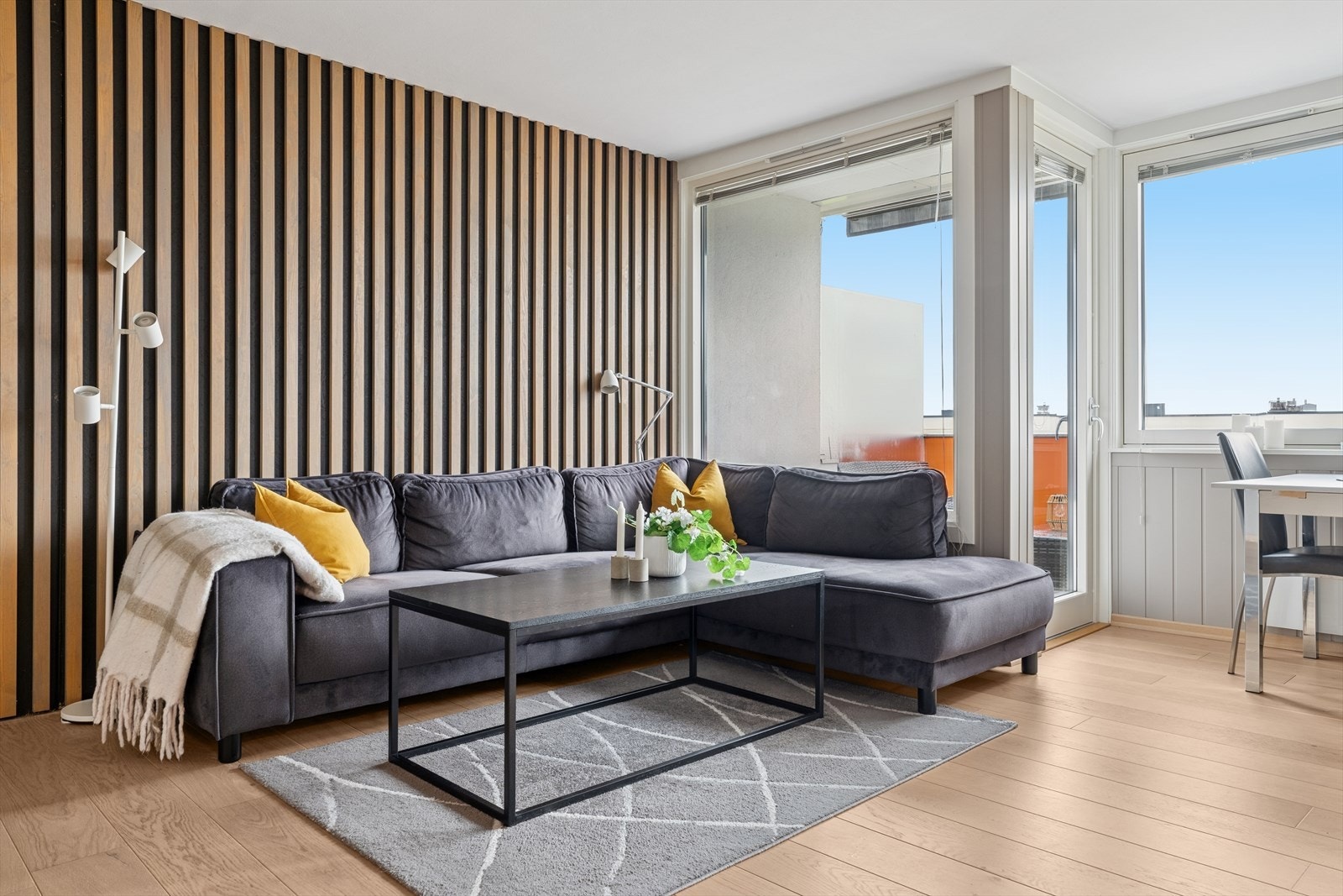 Denne attraktive leiligheten ligger i toppetasjen (3. etasje) og byr på en praktisk planløsning. Galleribilde