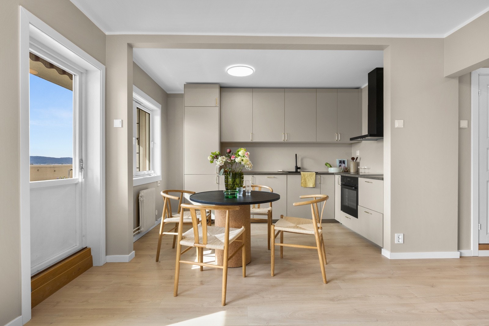 Åpen stue og kjøkkenløsning Galleribilde