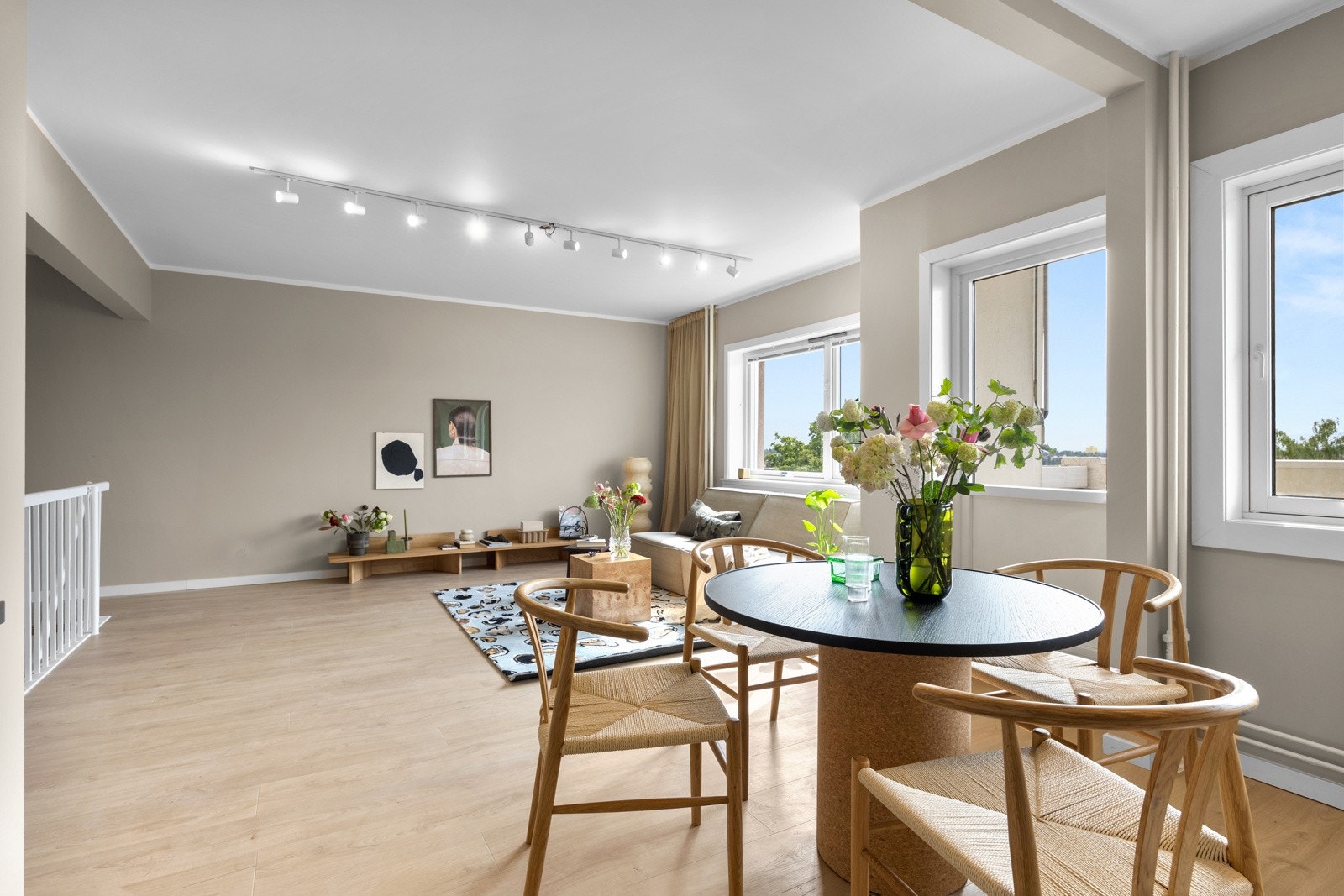 God plass til spisebord Galleribilde