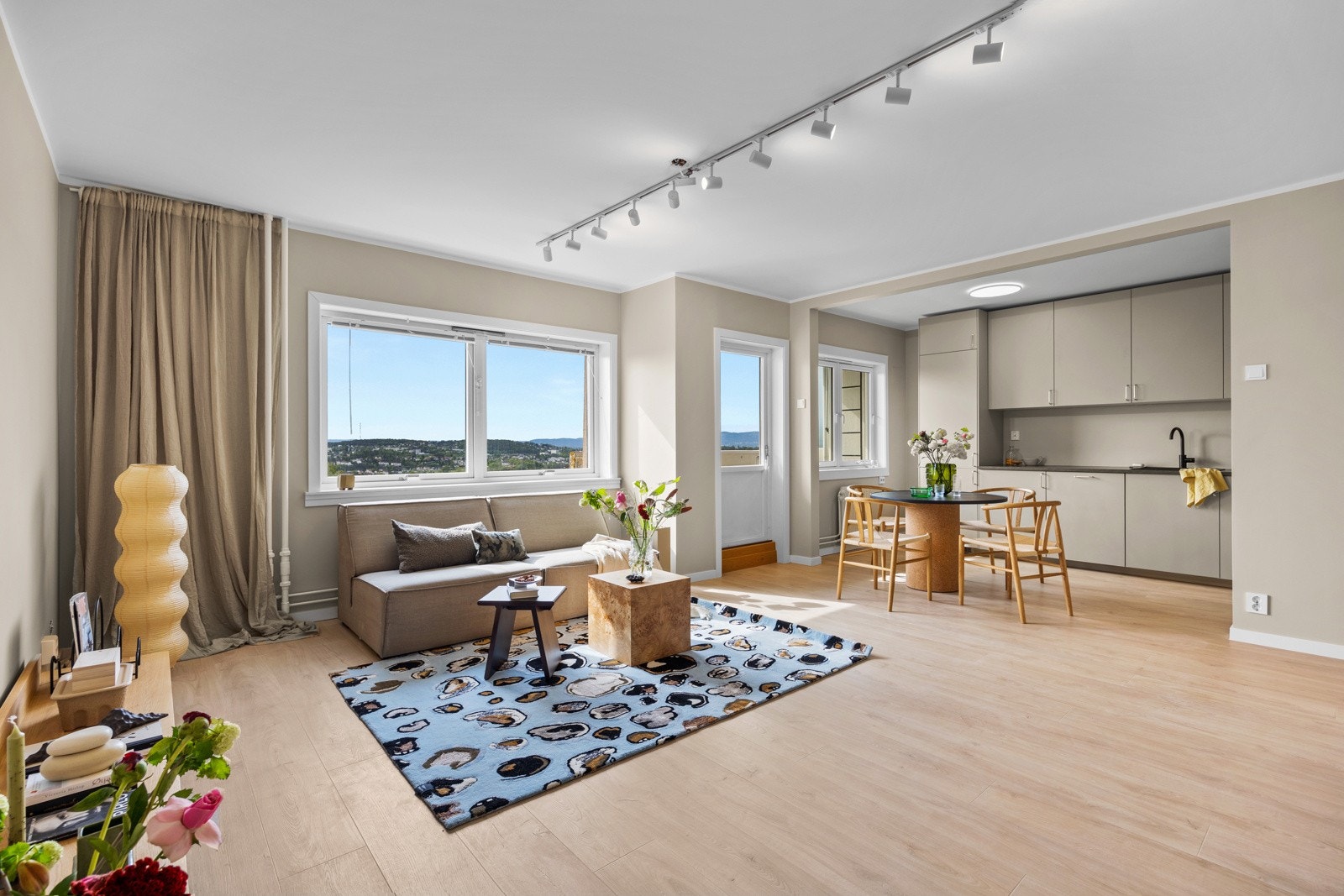 Noman Afzal i Privatmegleren har gleden av å presentere en nyoppusset 3-roms utsiktsleilighet Galleribilde