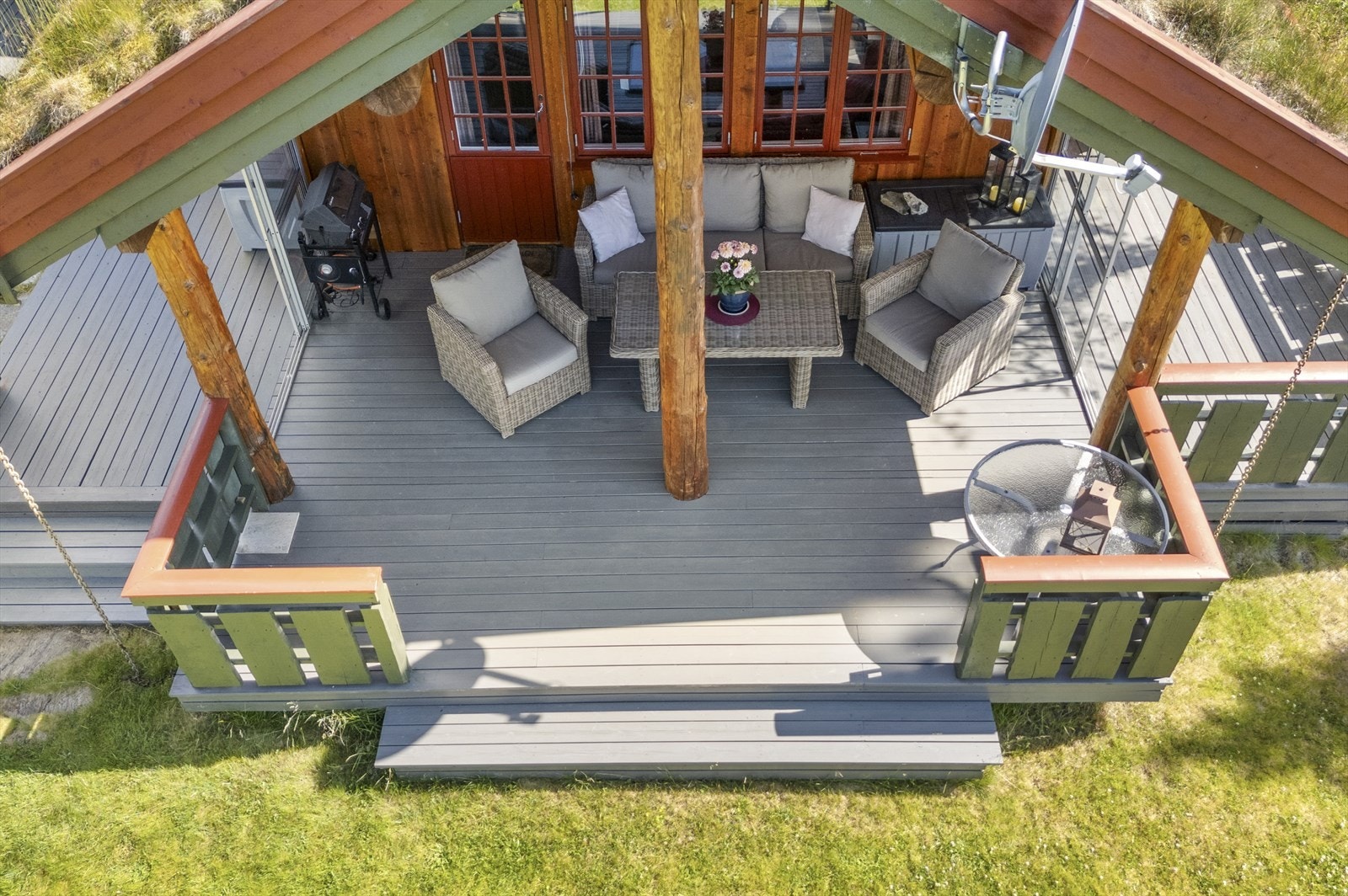 Delvis overbygget veranda. Galleribilde