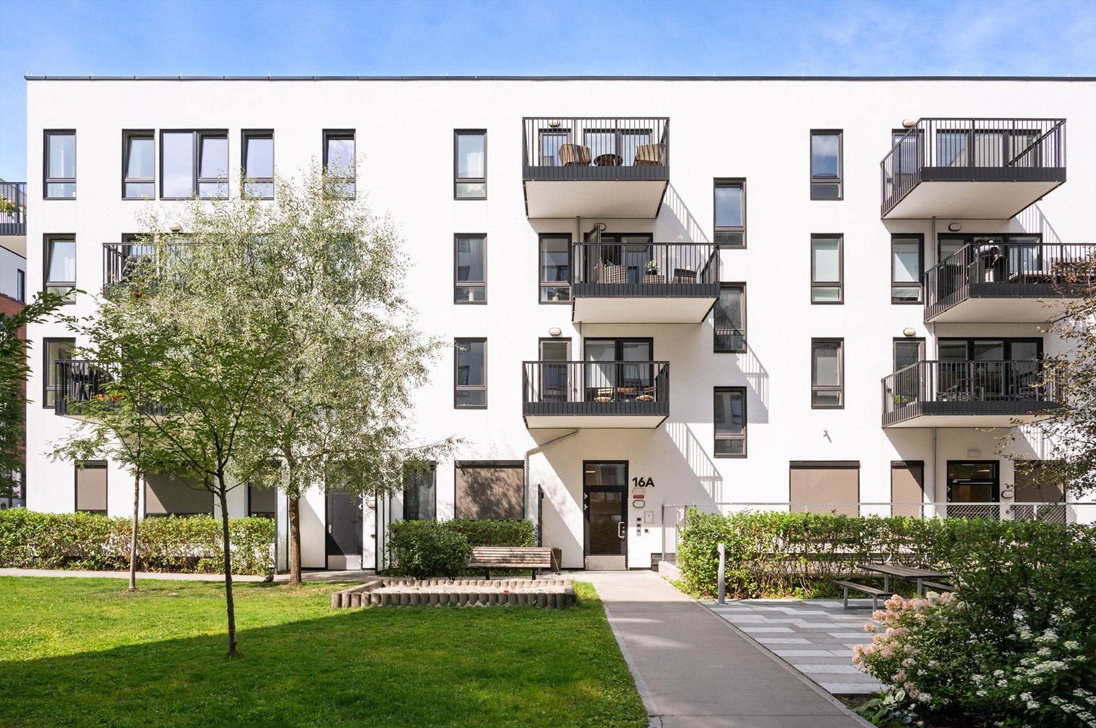 Leiligheten ligger i populære Krydderhagen borettslag. En grønn og moderne hageby, med spennende arkitektoniske grep og annerledes løsninger - denne vil du ikke gå glipp av! Galleribilde