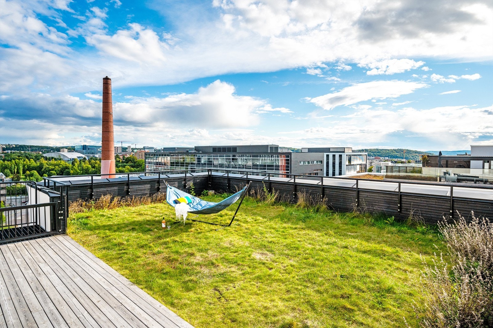 Tilgang til borettslagets takterrasse gjennom Bøkkerveien 14 Galleribilde