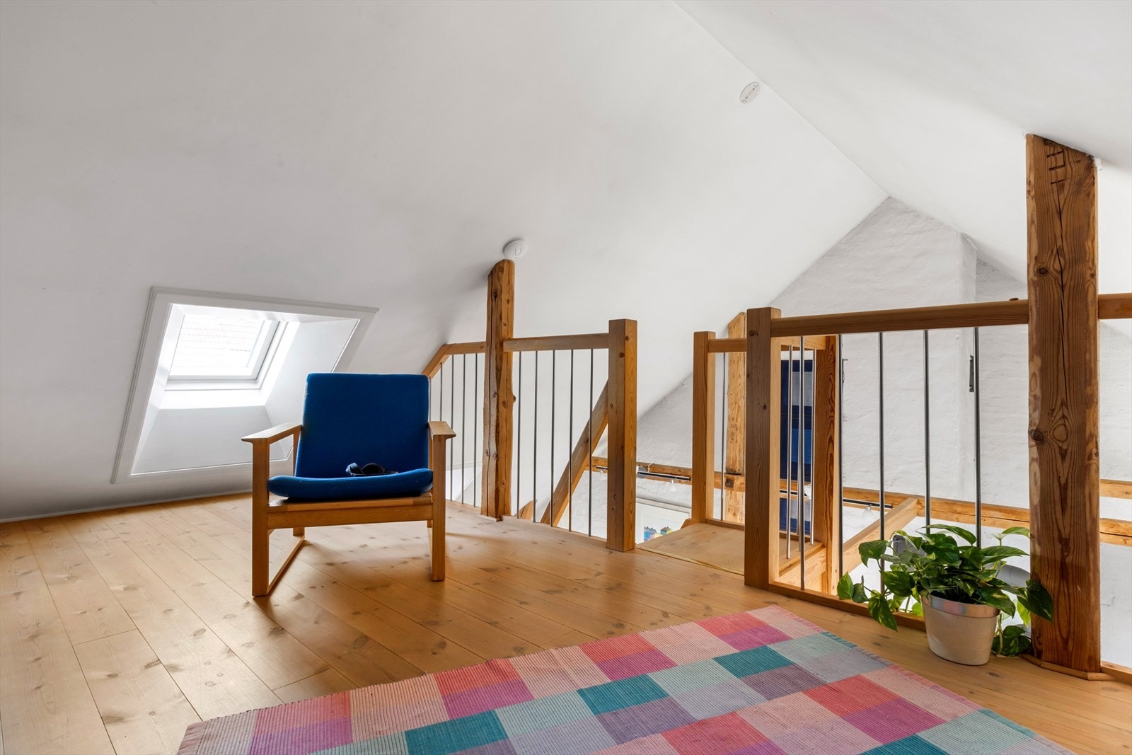 Fra loftsetasjen er det trapp opp til hemsen. Galleribilde