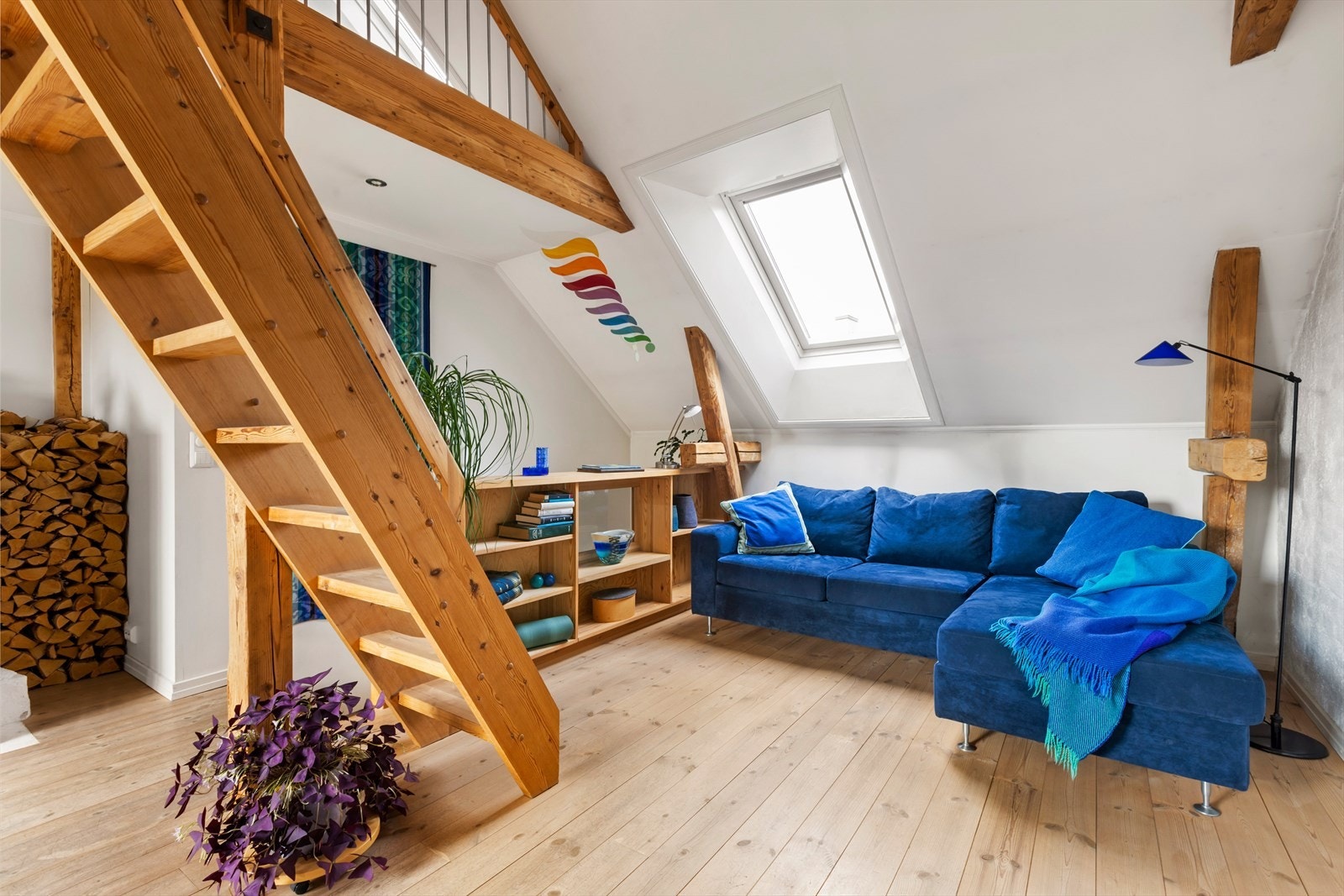 Den andre sofasonen ligger i tilknytning til hemsen. Galleribilde