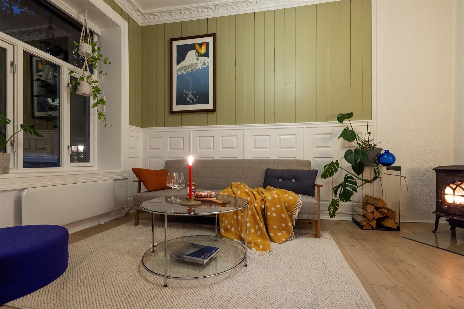 En behagelig vedovn sørger for god varme på de kjølige dagene i vente. Galleribilde