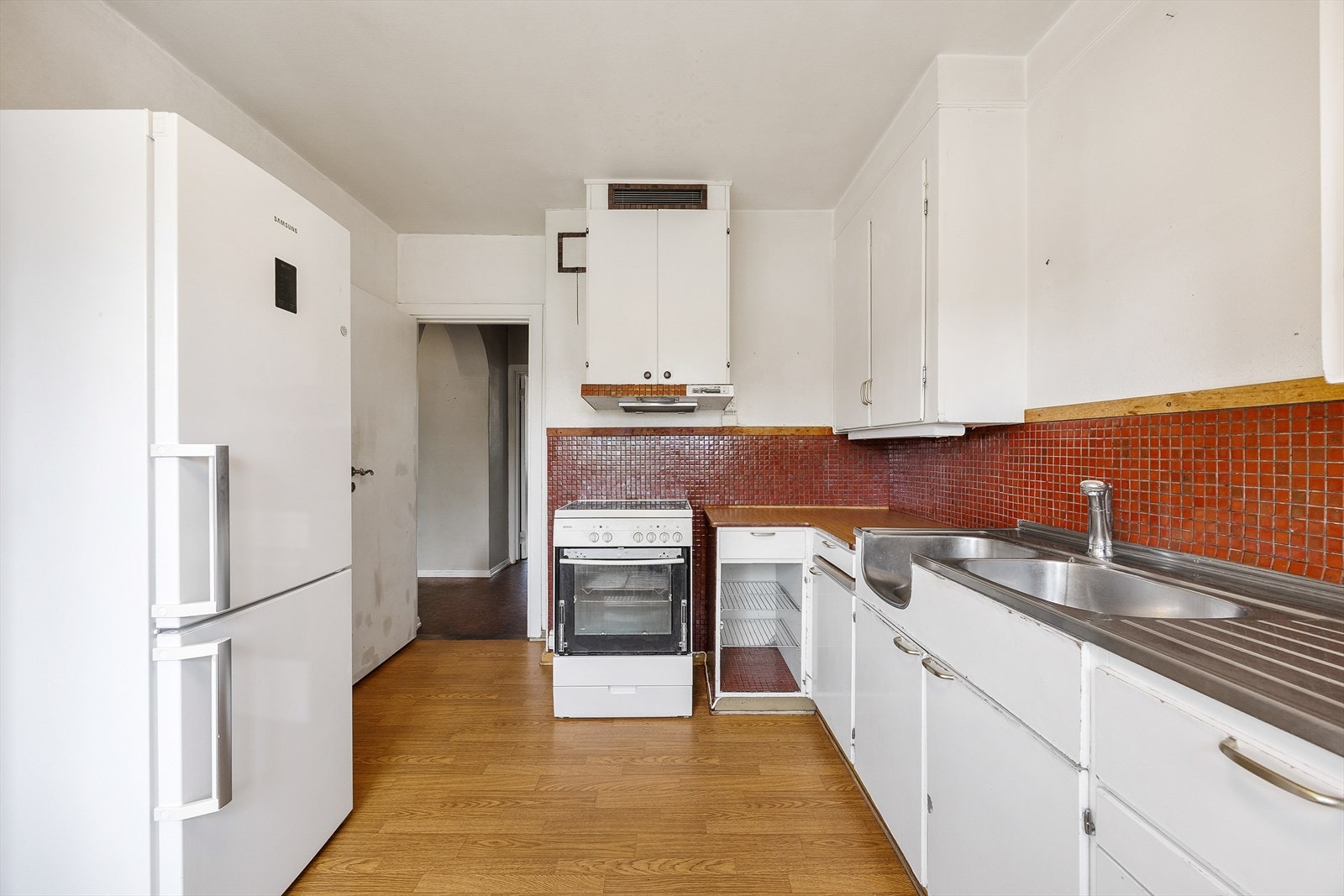 Leiligheten har et separat kjøkken av god størrelse med adkomst fra gangen. Galleribilde