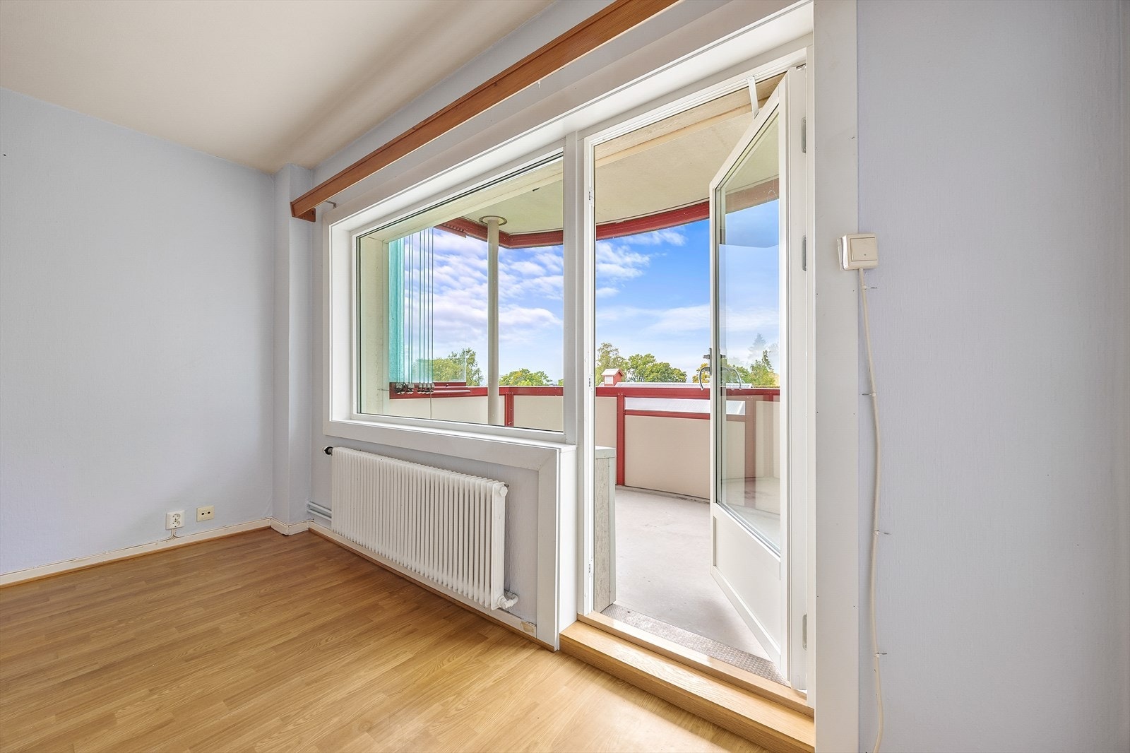 Fra stuen er det utgang til en balkong. Galleribilde