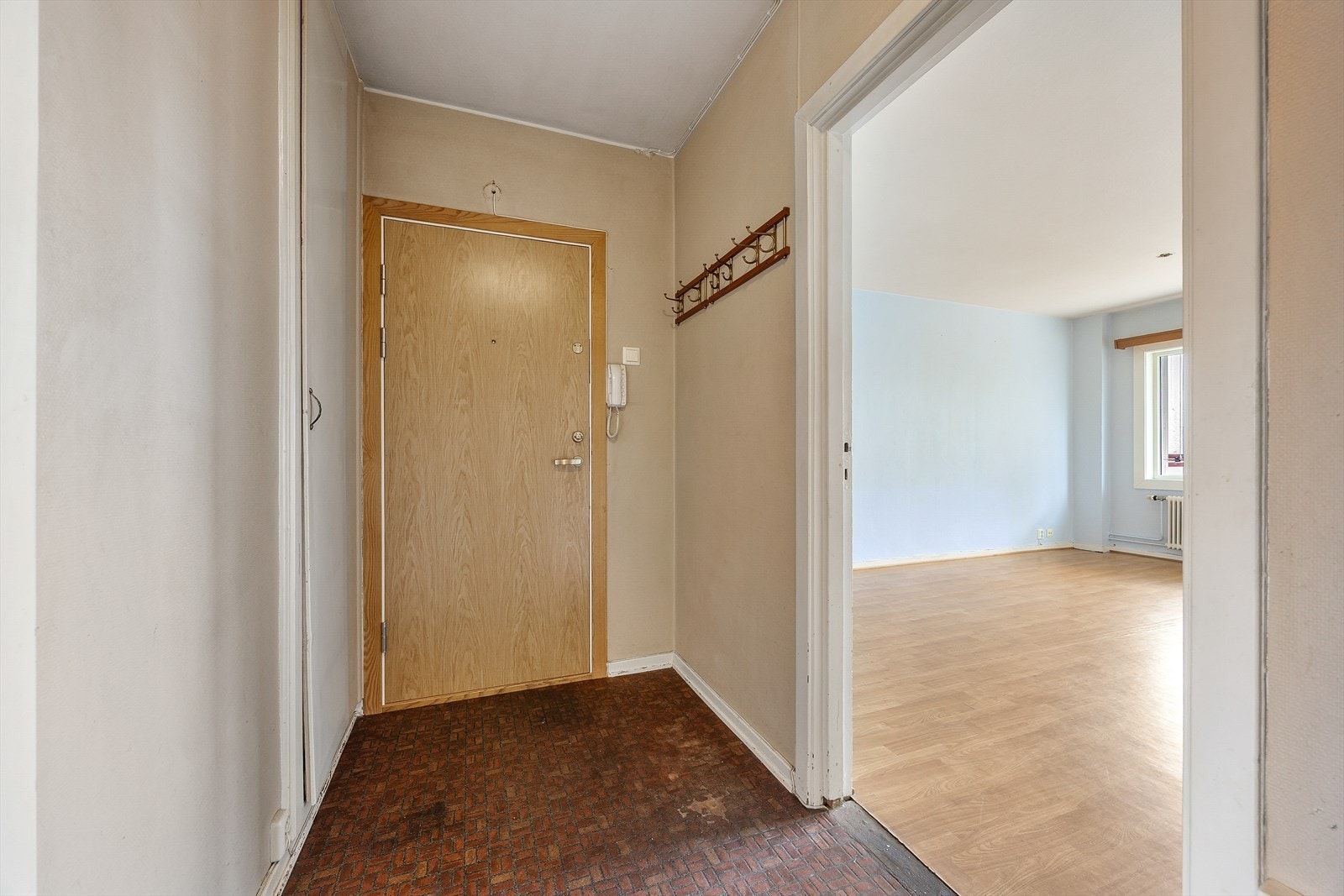 Her er det i dag et plassbygd garderobeskap for oppbevaringsplass Galleribilde