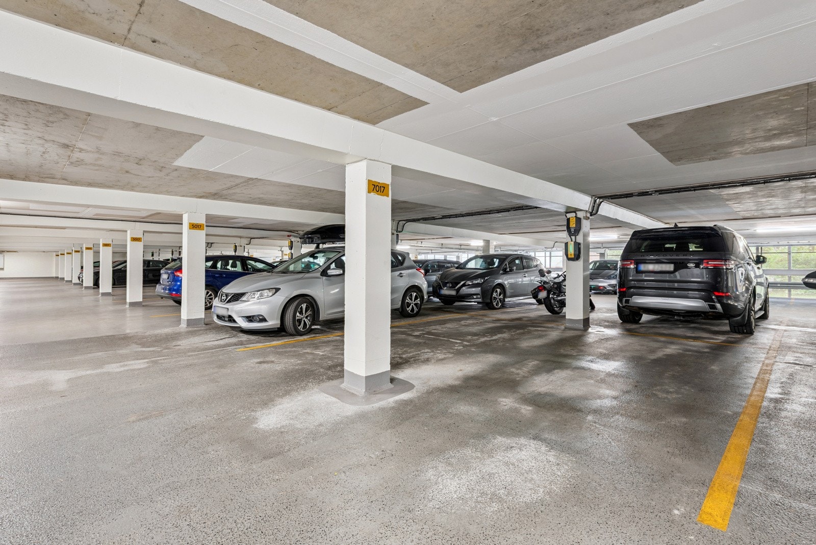Boligen disponerer garasjeplass i felles garasjeanlegg. Galleribilde
