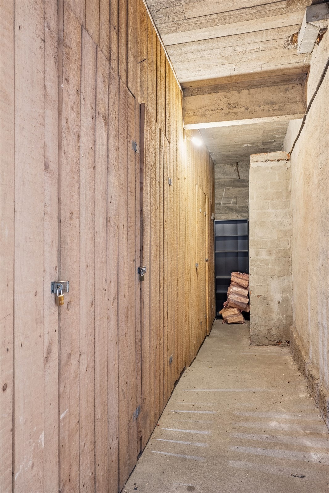 Leiligheten disponerer tre boder, som gir rikelig med ekstra lagringsplass. Galleribilde