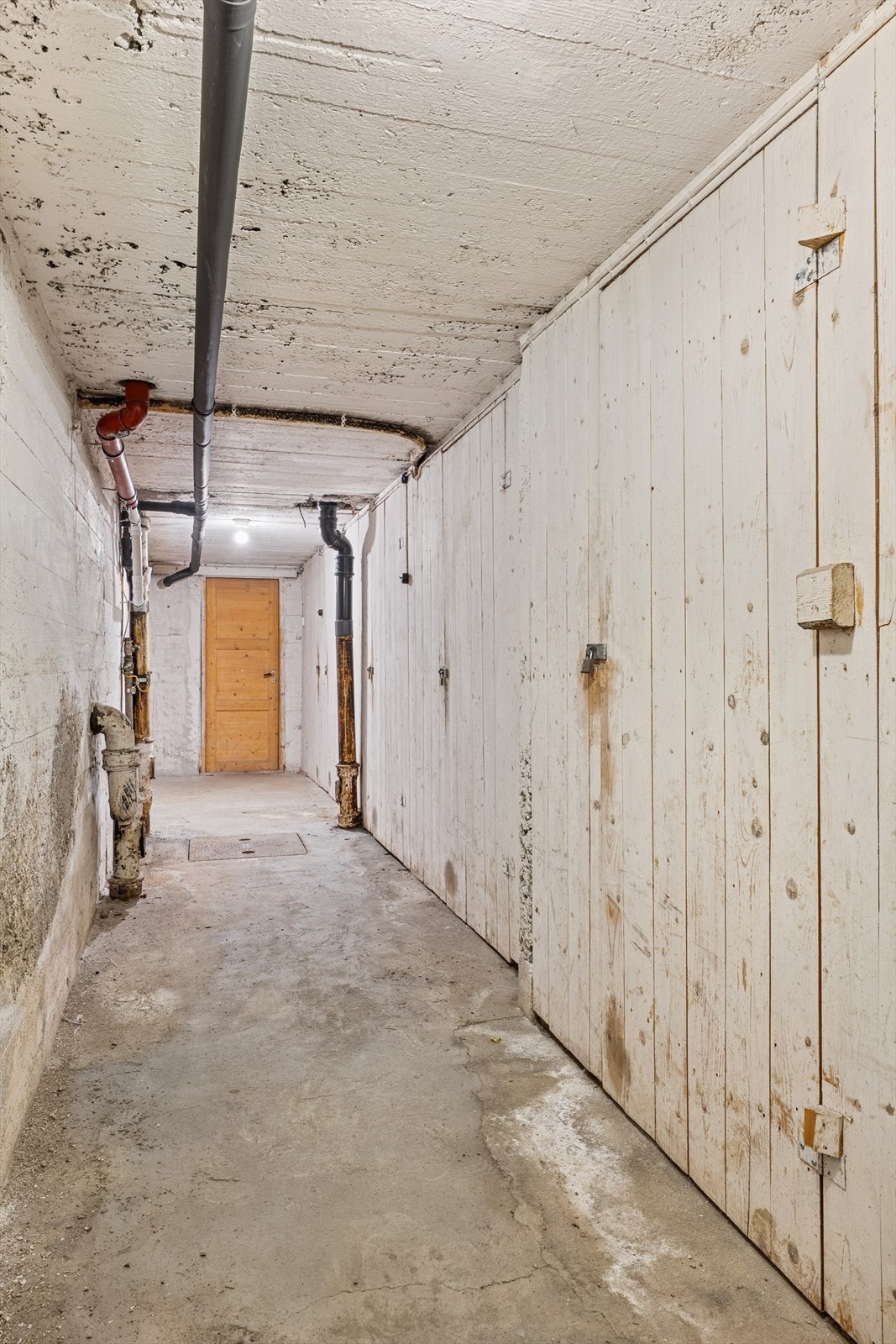 En av tre medfølgende boder, perfekt for lagring av sportsutstyr og sesongartikler. Galleribilde