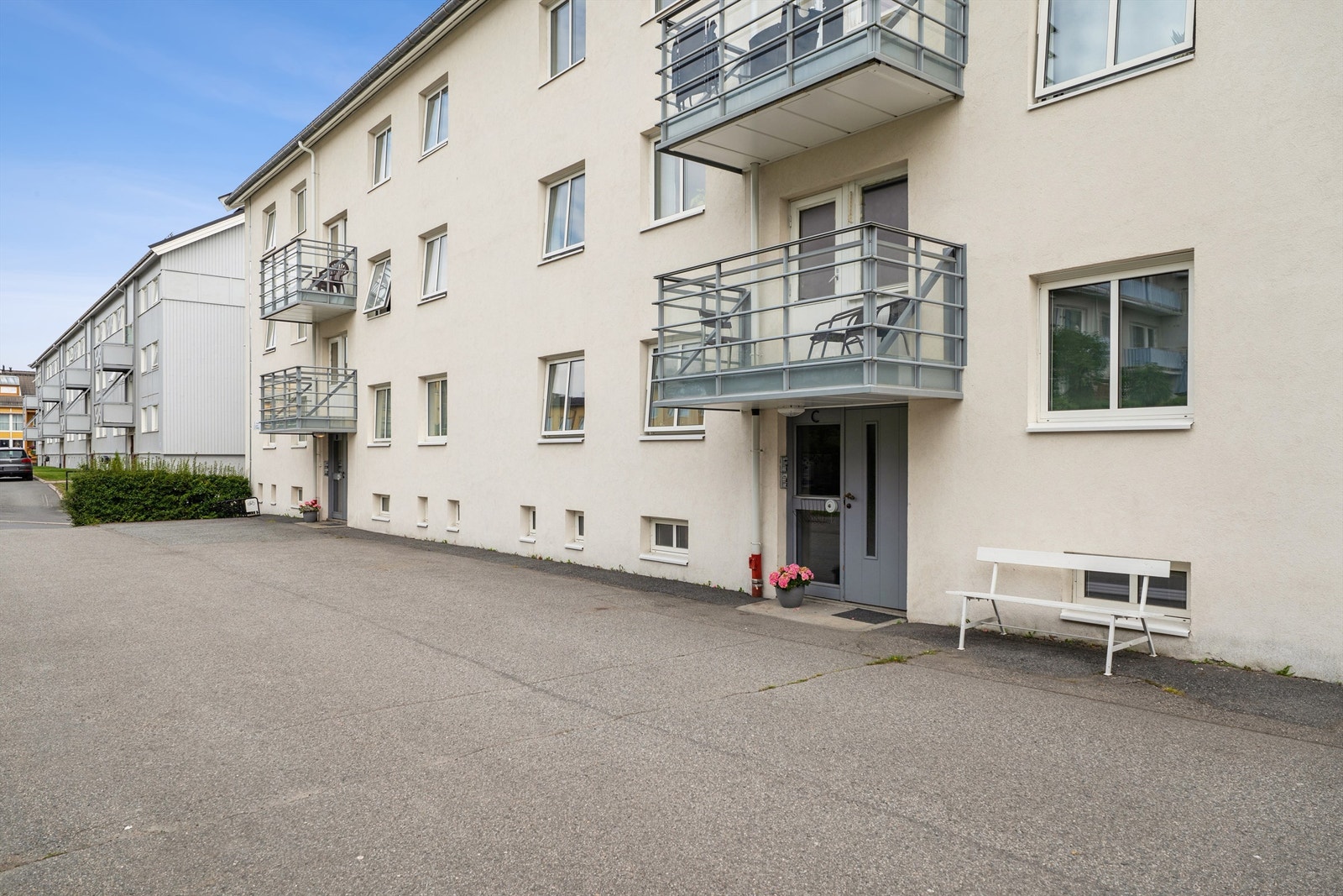 Her bor du midt i Gjøvik sentrum mellom kafeer, restauranter og kjøpesenter. Galleribilde