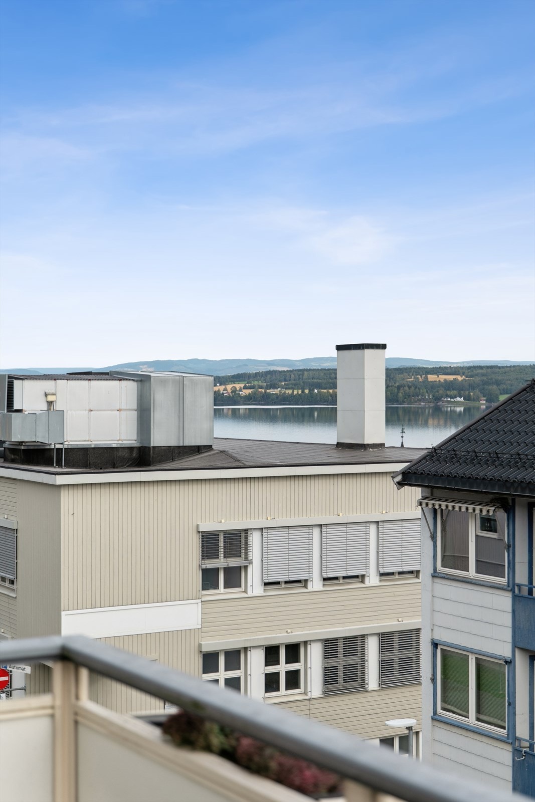 Flott utsikt mot Mjøsa. Galleribilde