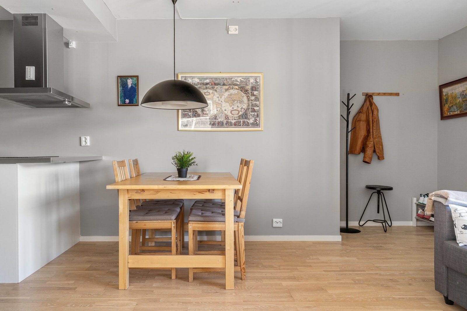 Spisegruppen finner sin naturlige plassering Galleribilde