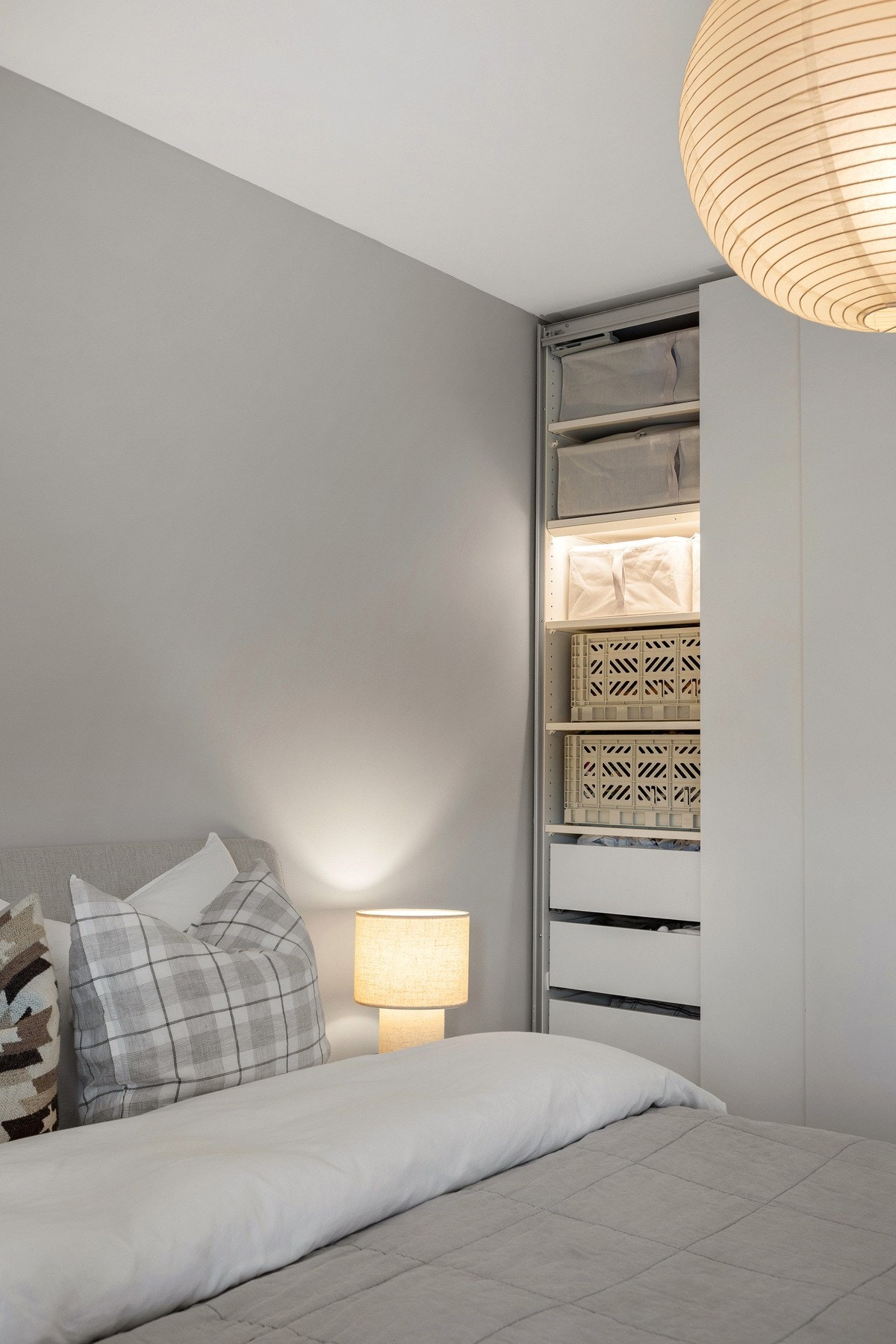 Smarte garderobeløsninger på soverommet. Galleribilde