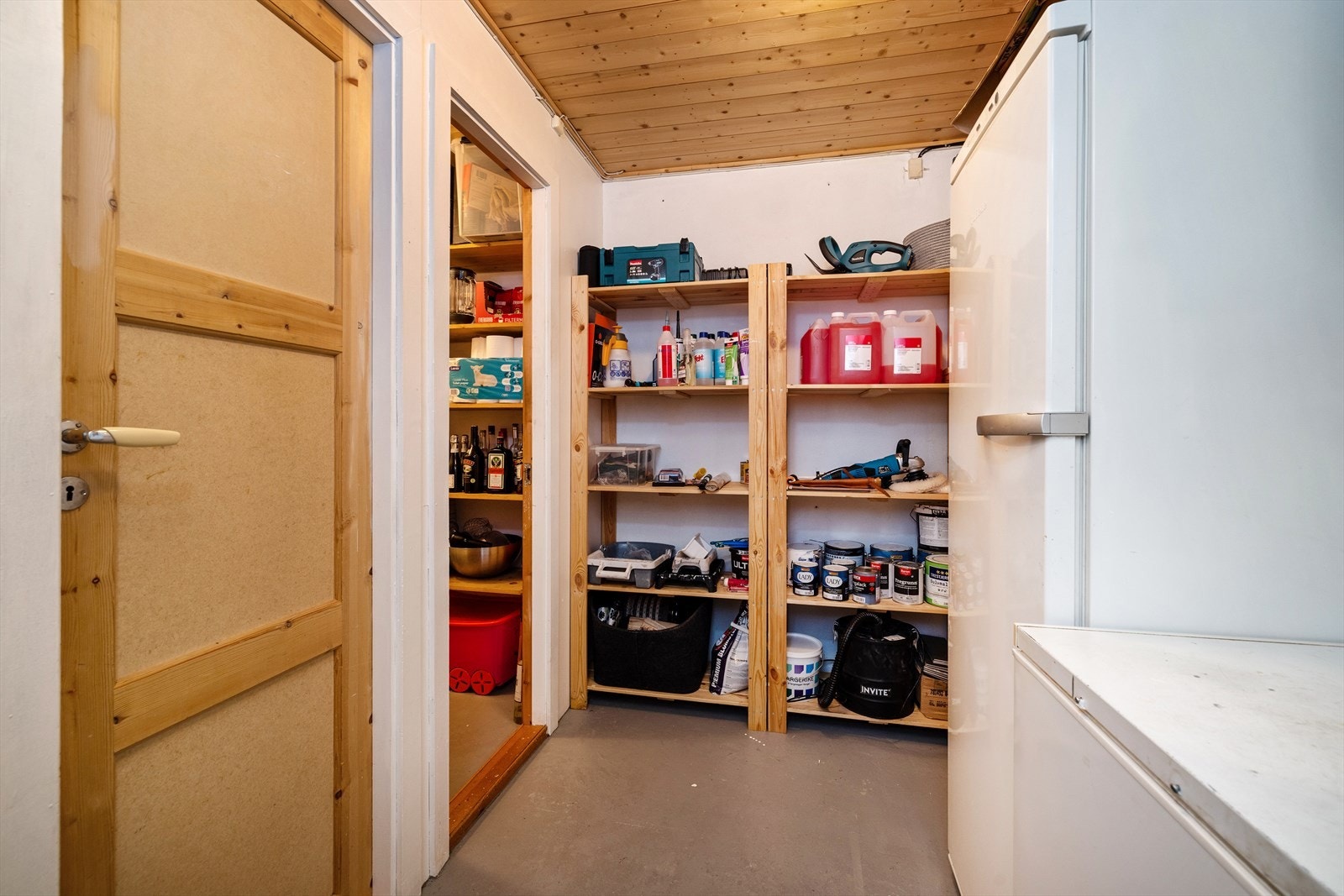 I tillegg har man flere boder, som sikrer godt med lagringsplass. Galleribilde