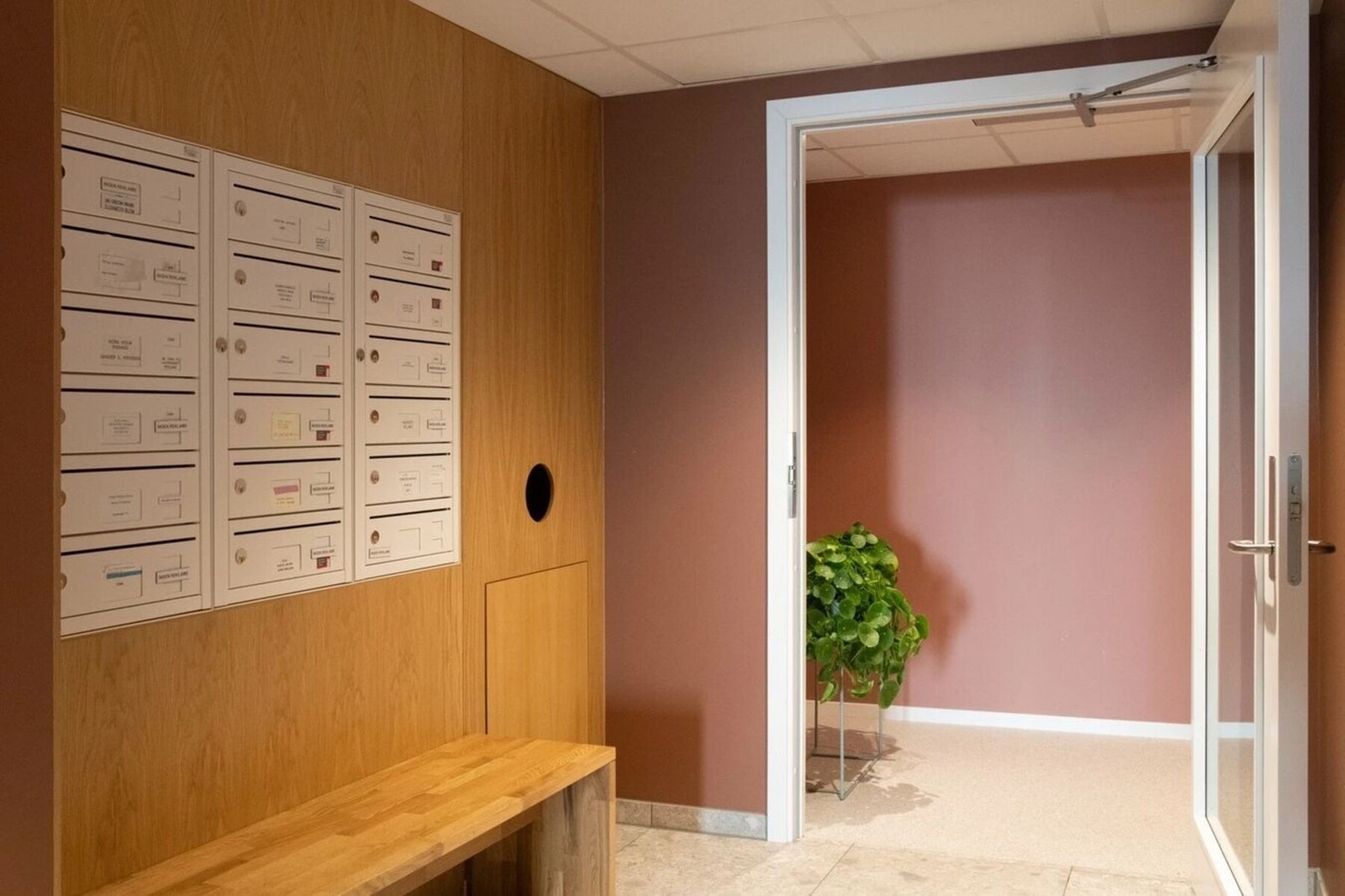 Tiltalende og velholdte fellesarealer - NB! Her får man trappefri adkomst til leiligheten - perfekt for barnevogner Galleribilde