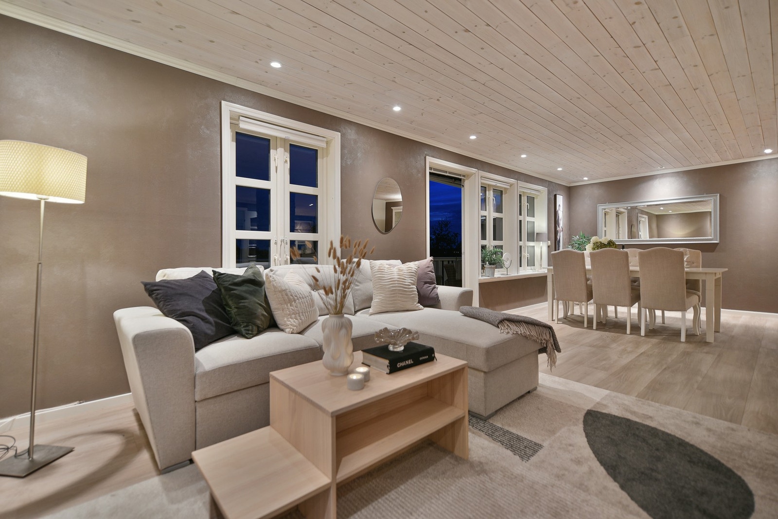 Direkte fra stuen er det tilgang til balkong på 16 kvm. Galleribilde