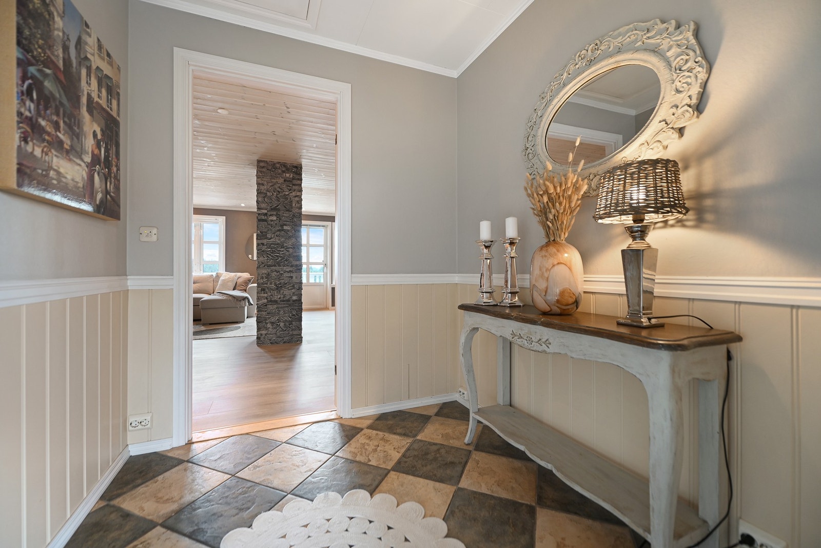 Entré på 4,3 kvm i 1. etasje. Galleribilde