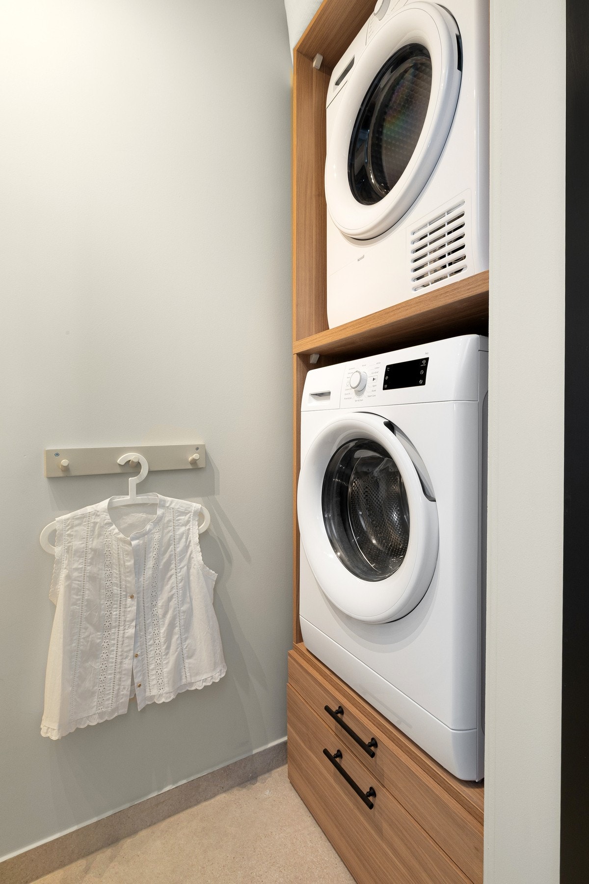 Deilig vaskerom tilrettelagt for både vaskemaskin og tørketrommel. Galleribilde