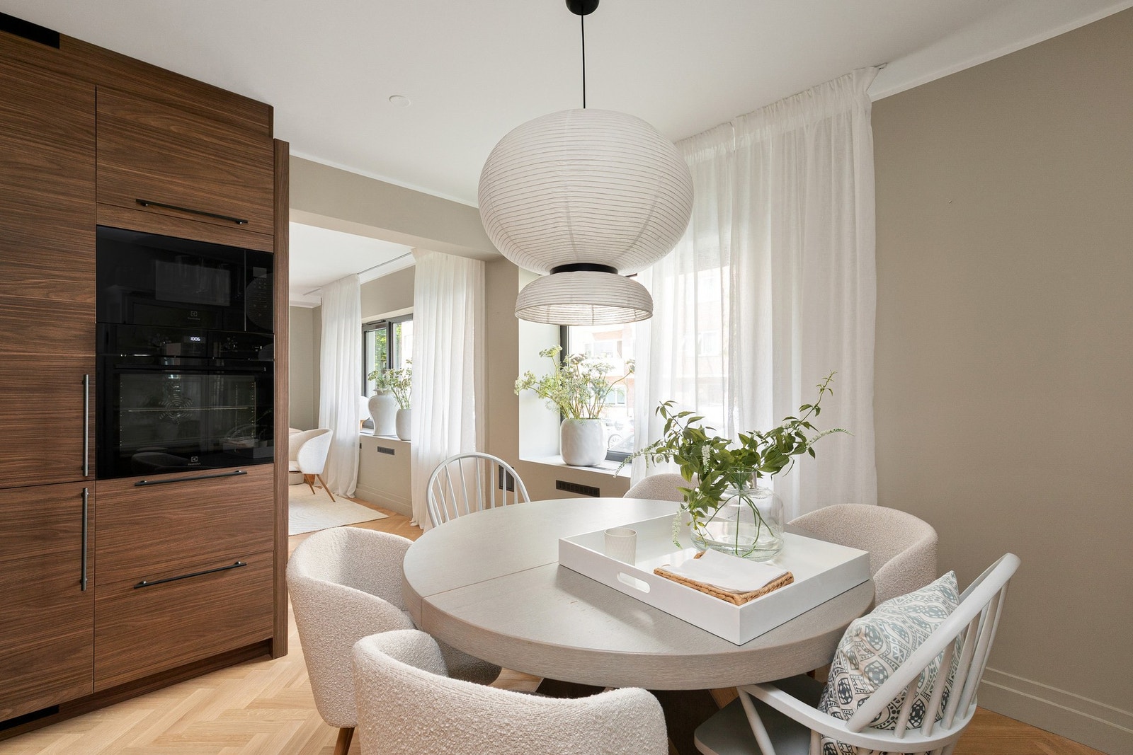 Et kjøkken som innbyr til matglede og samvær. Galleribilde