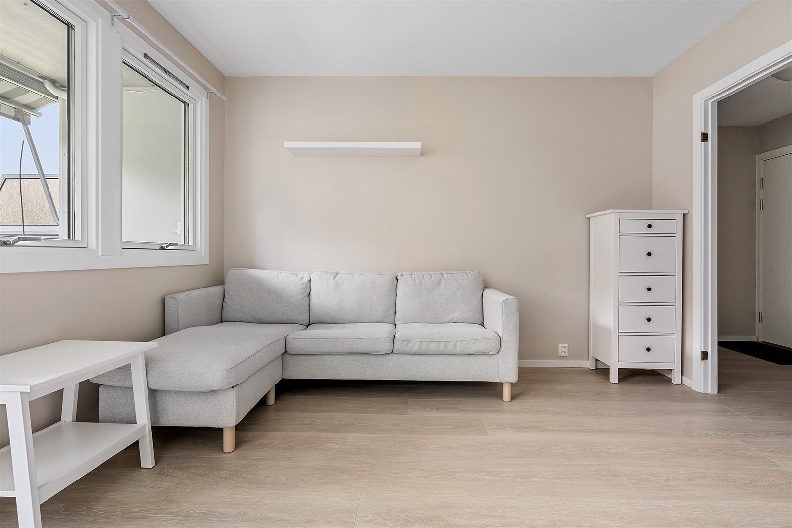 Stuen er romslig og har gode møbleringsmuligheter. Galleribilde