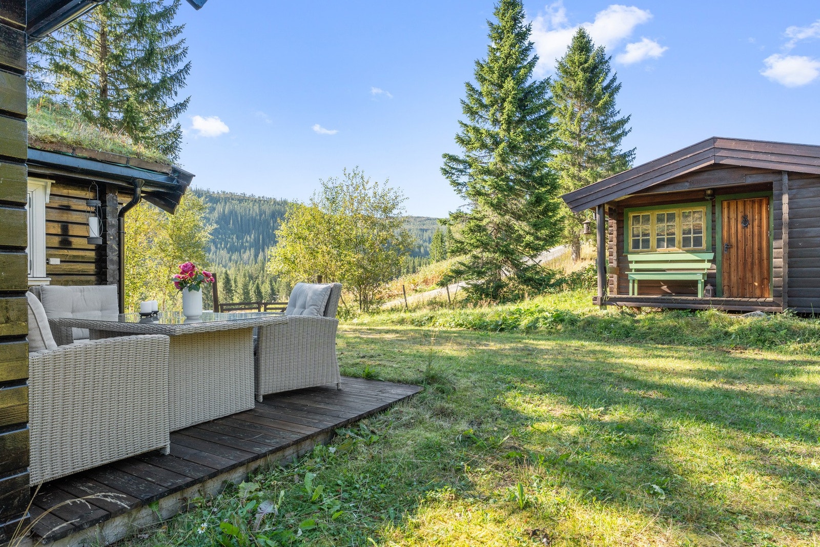 På eiendommen finnes også et anneks fra 70-tallet og et uthus fra ca. 2014. Galleribilde