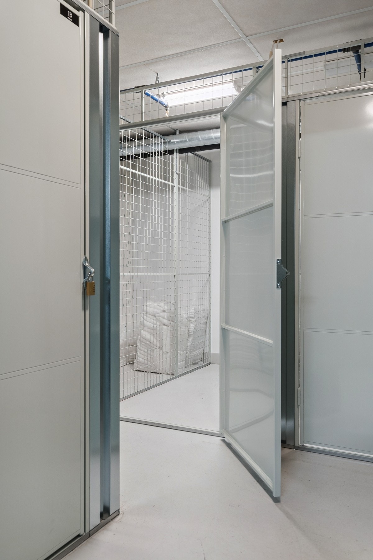 Egen sportsbod hvor du enkelt kan lagre diverse utstyr. Denne er ca. 5 kvadratmeter. Galleribilde