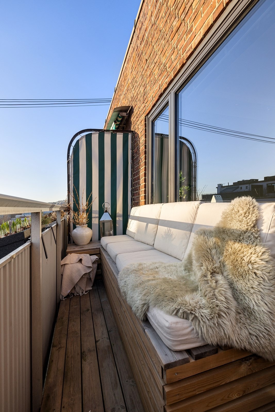 I andre enden av balkongen er det plass til grill! Galleribilde