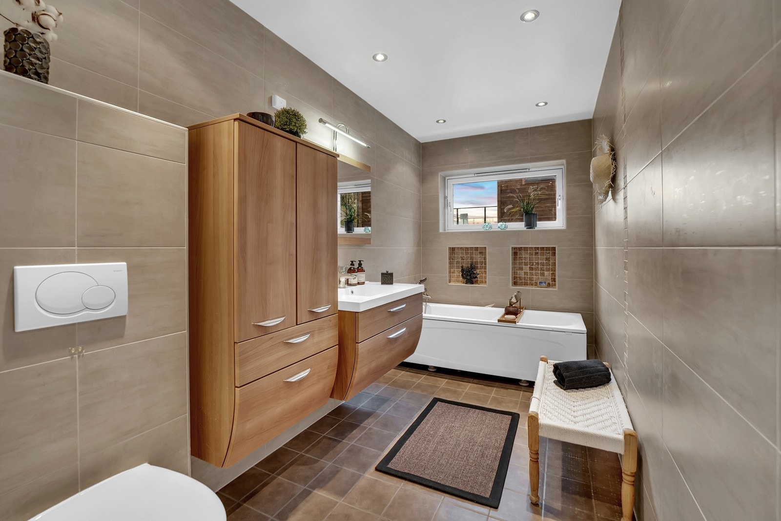 Lekkert bad med varmekabler i gulvet. Galleribilde