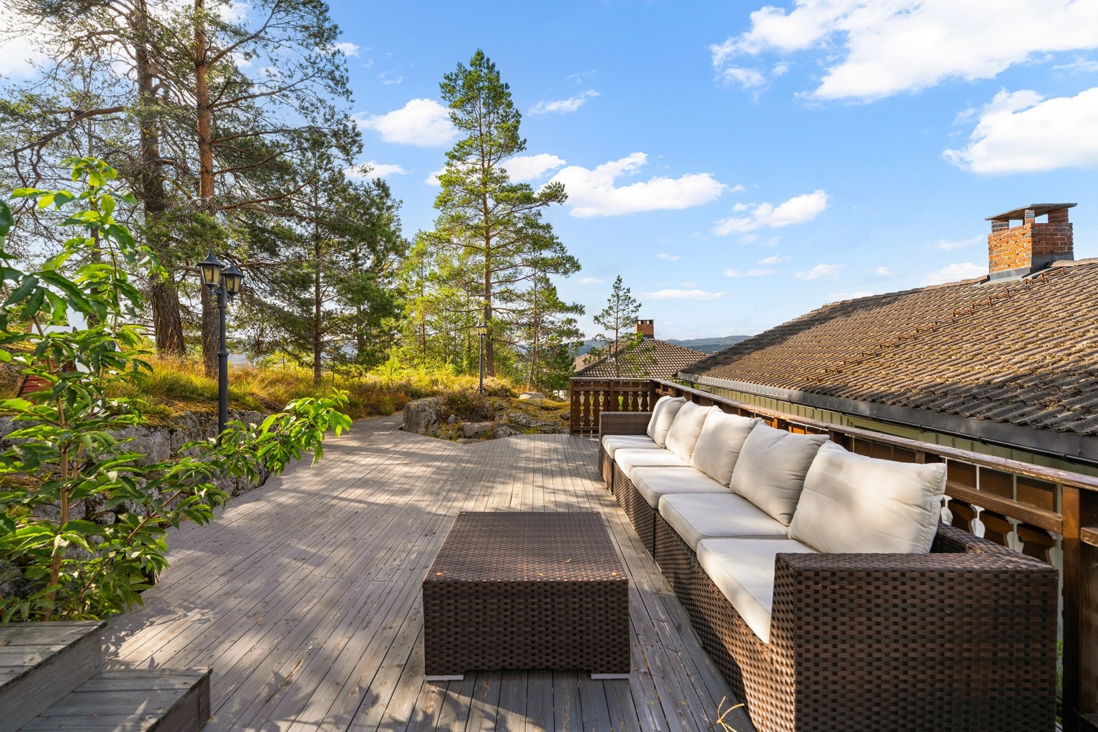 Marketerrasse har god størrelse gir rikelig med møbleringsfrihet. Galleribilde