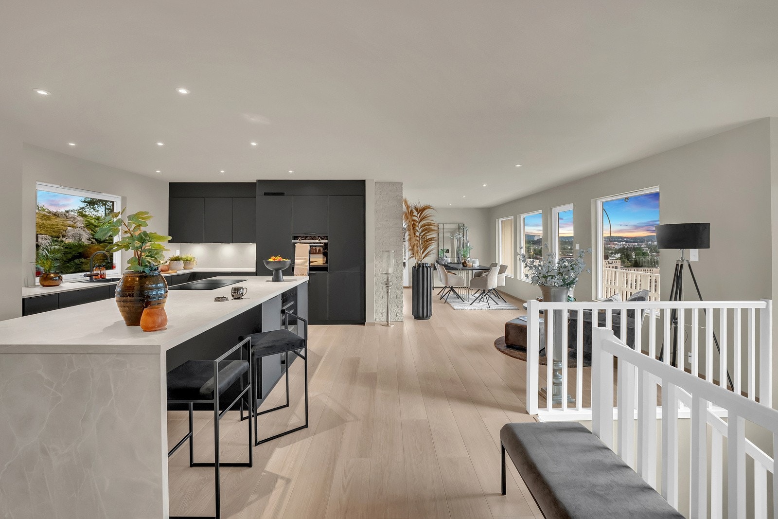 Lekkert kjøkken fra Kvik fra 2024/23 med integrerte hvitevarer. Galleribilde