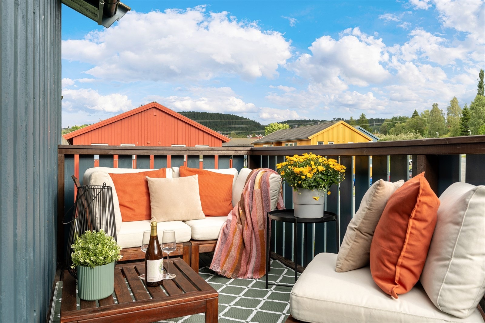 Her har man god plass til utemøbler. Galleribilde