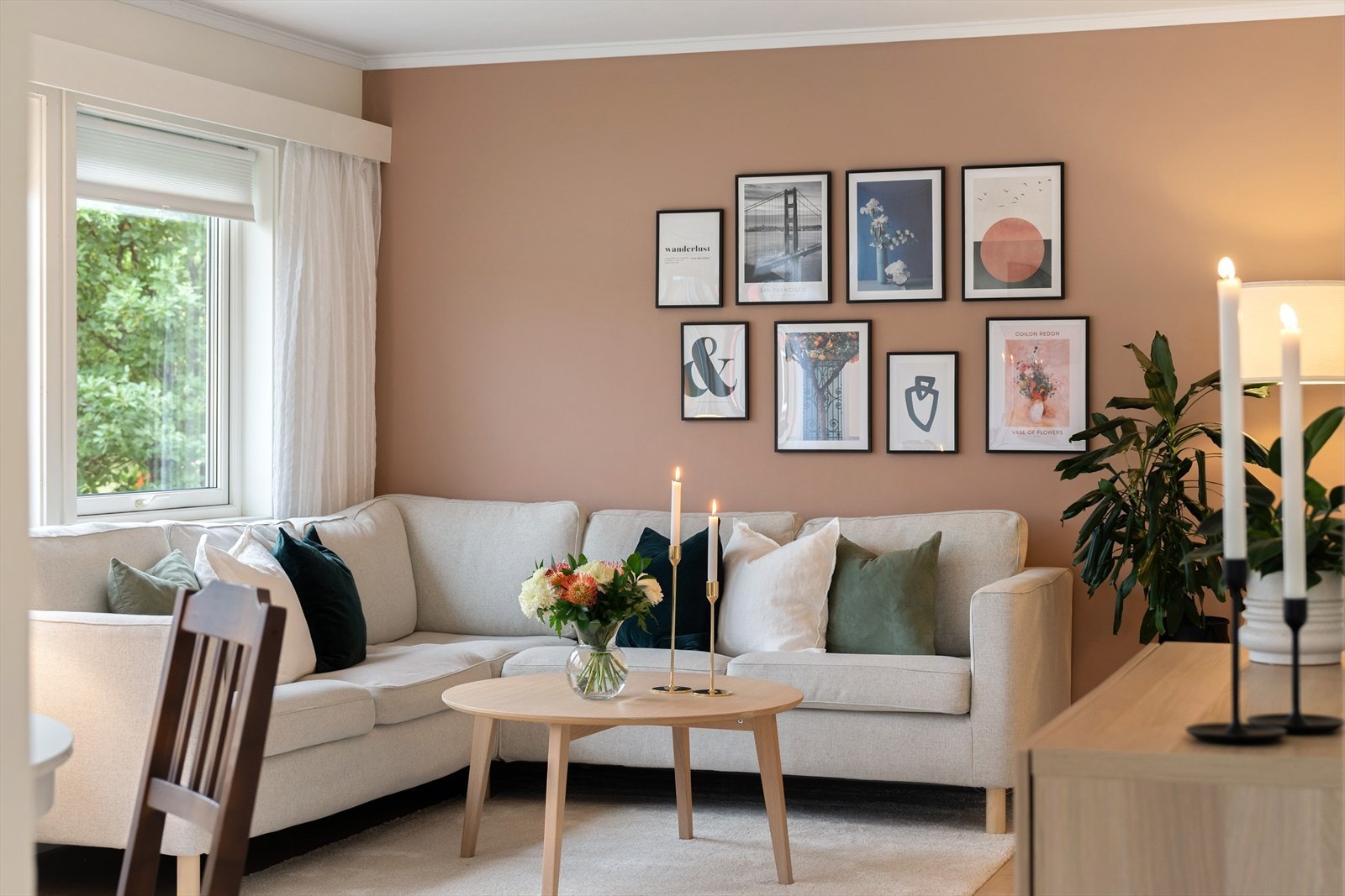 Leiligheten fremstår gjennomgående moderne med lekre material- og fargevalg. Galleribilde