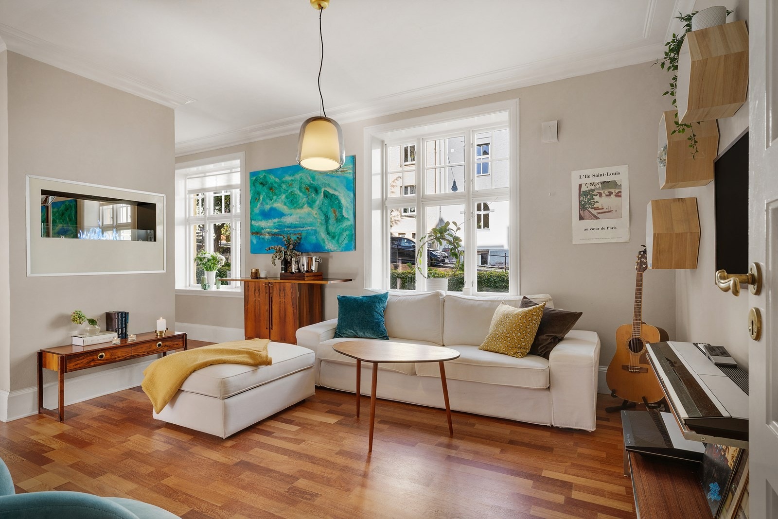 Ca. 2,6 meter takhøyde i stue, kjøkken og soverom. Galleribilde