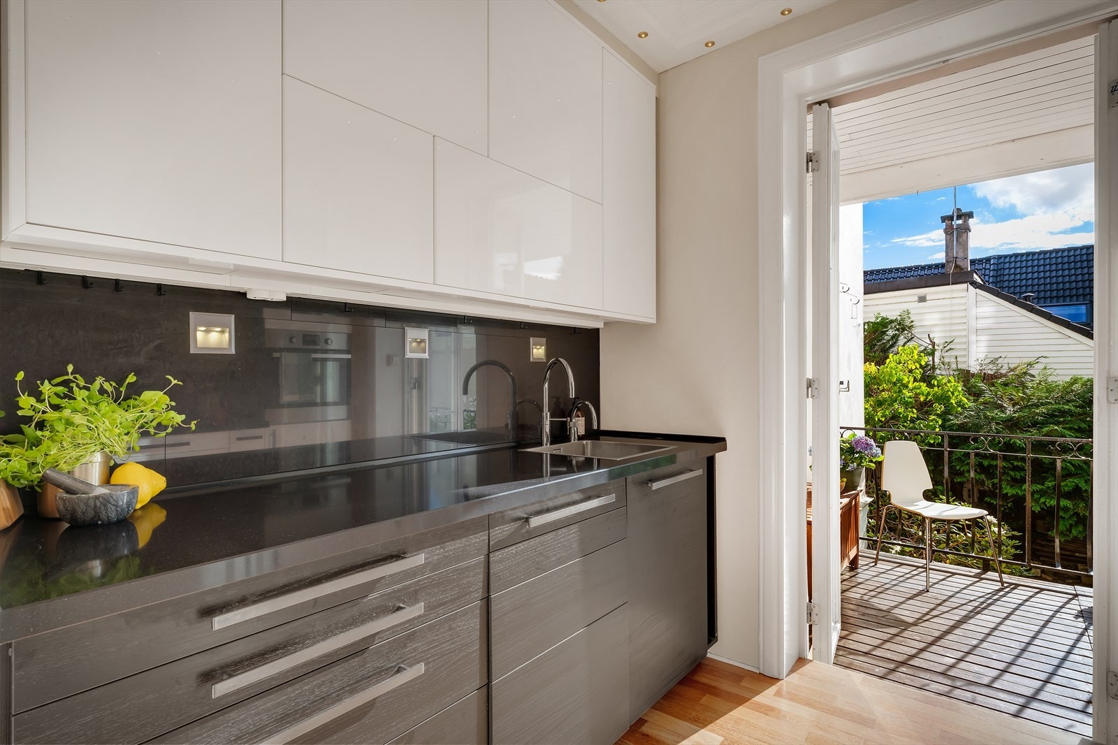 Alle hvitevarer er integrert på kjøkken og medfølger handelen. Galleribilde