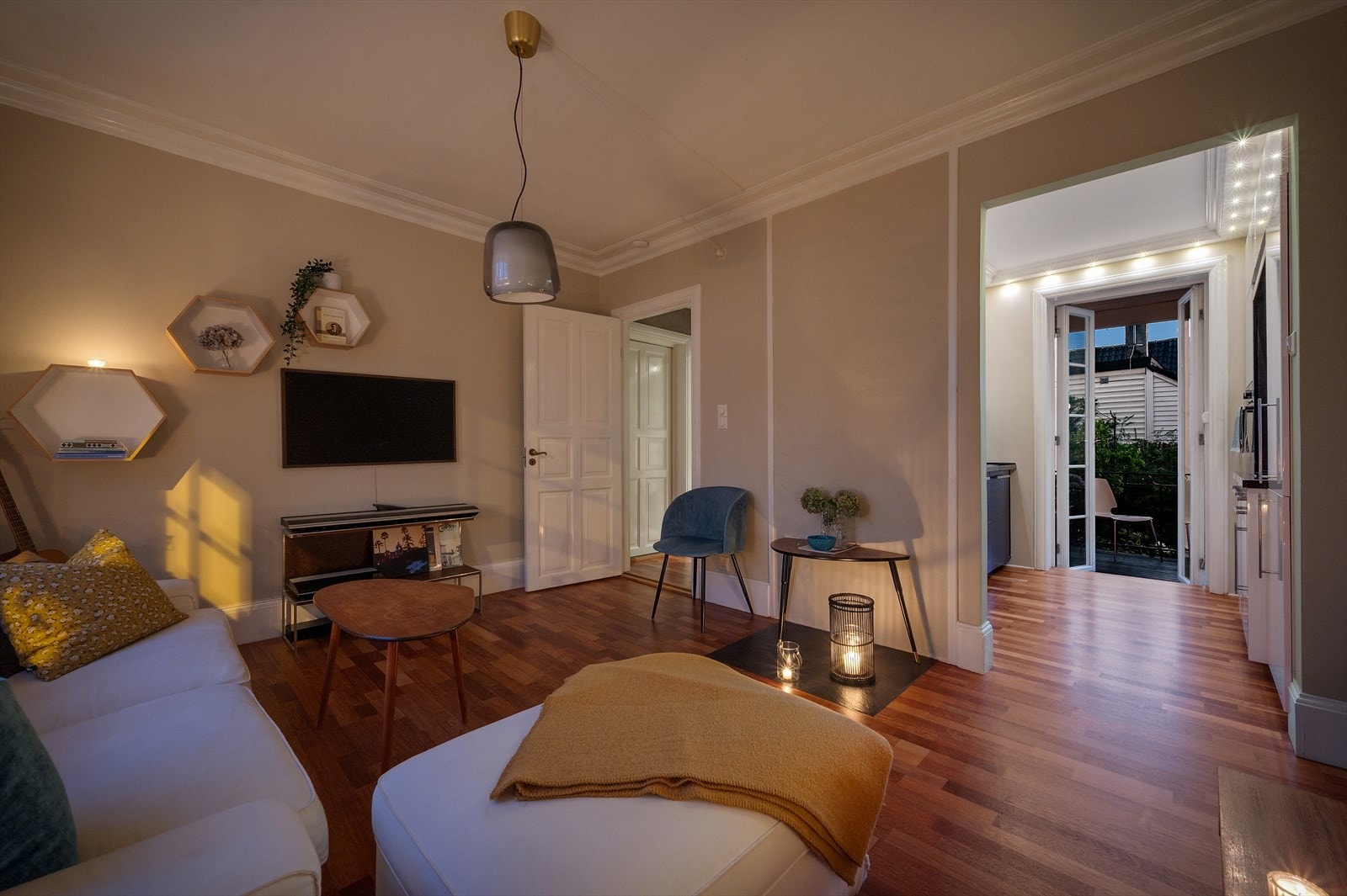 Nydelig bygårdsleilighet med god takhayøde. Galleribilde